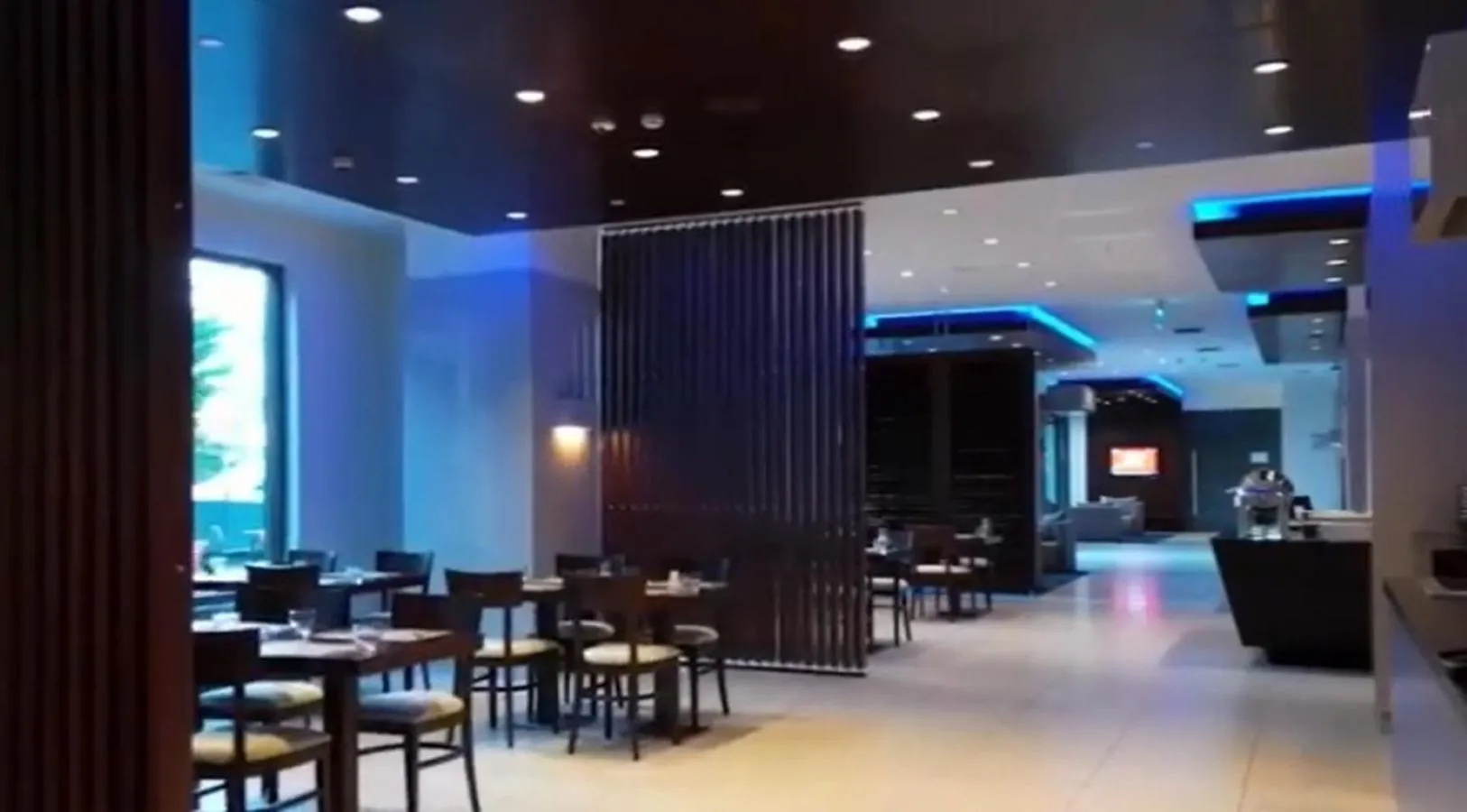 Restaurant/places to eat in FEZ INN Hotel