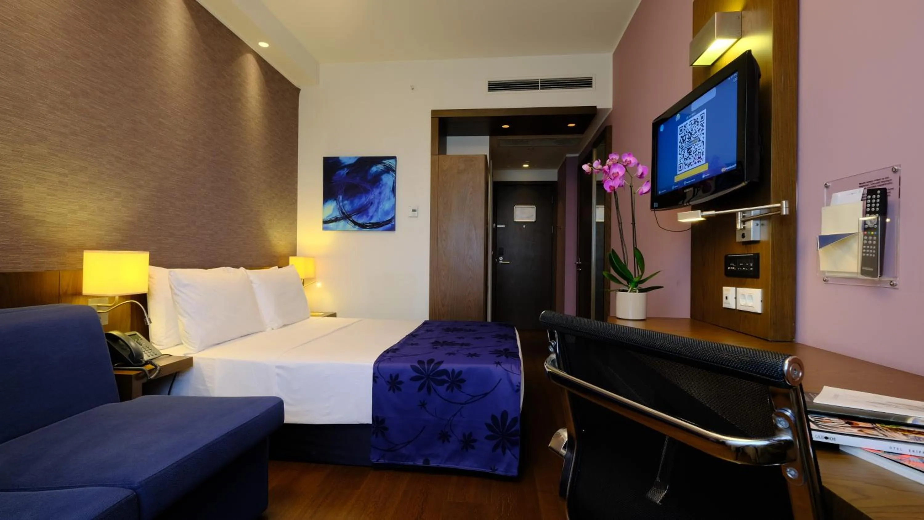 Bed in FEZ INN Hotel