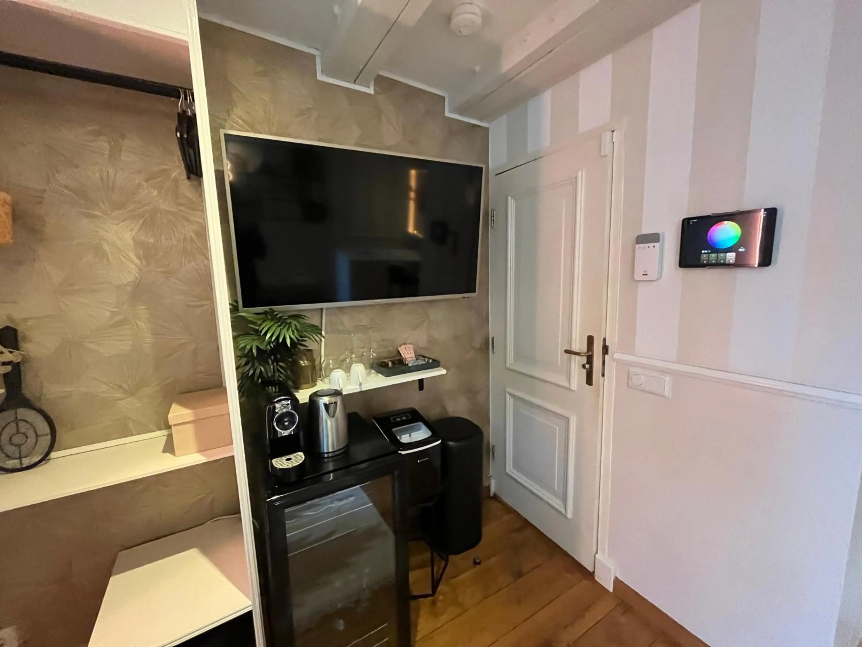 TV and multimedia in The Enlightened House Luxury Suites