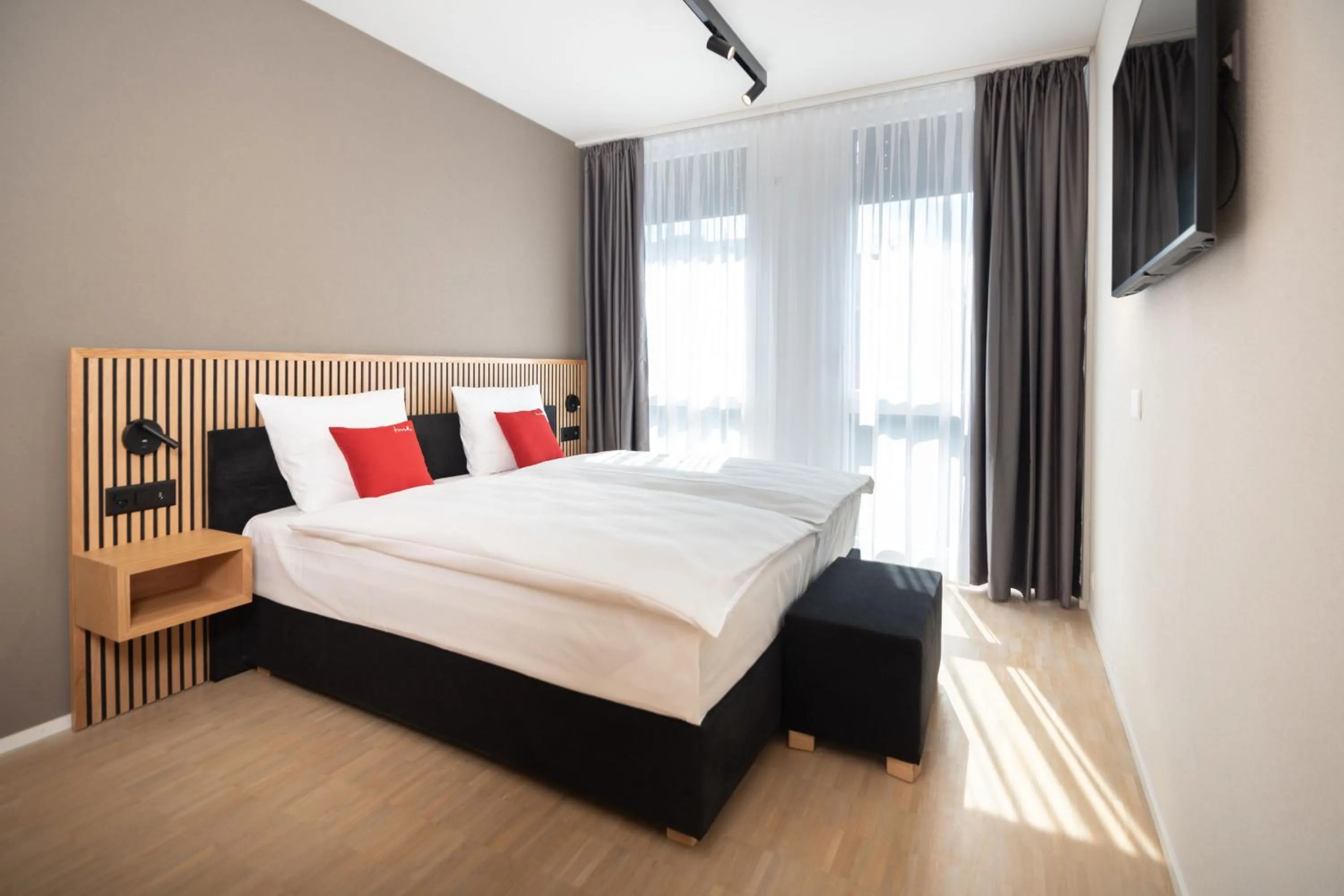 View (from property/room), Bed in Tailormade Hotel BAB Bachenbülach