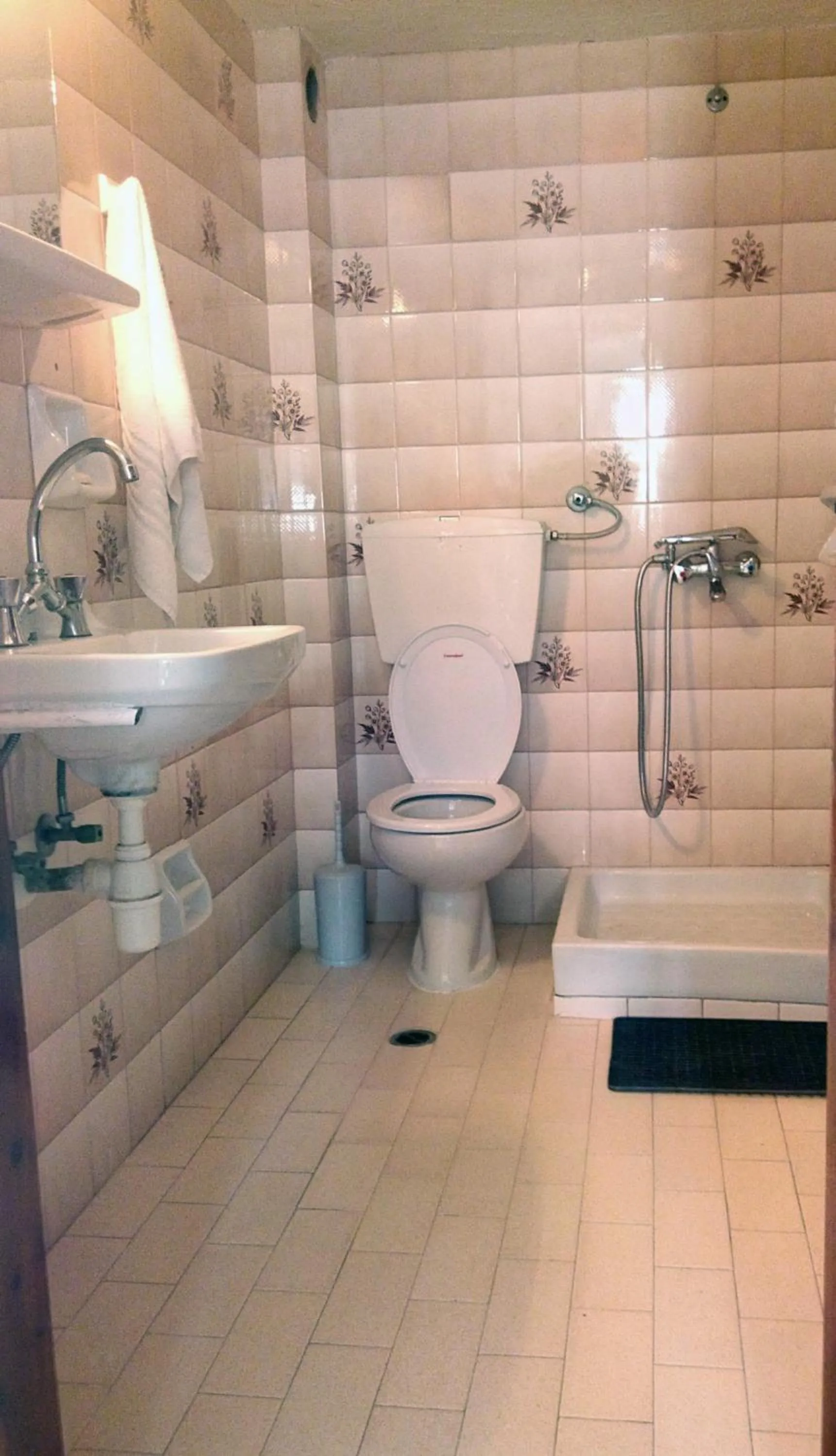 Bathroom in Hotel Velissarios