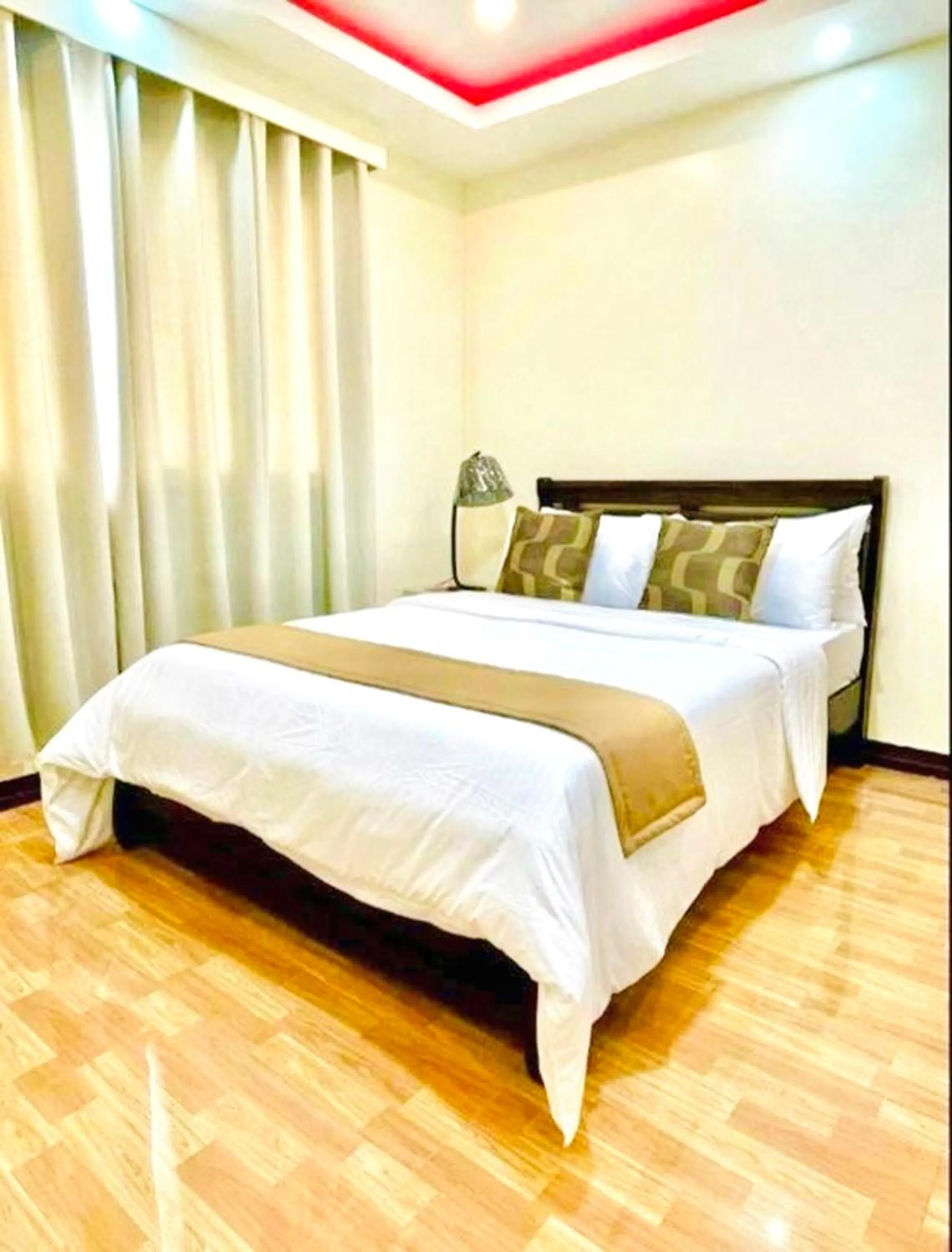 Property building, Bed in Hillside Hotel