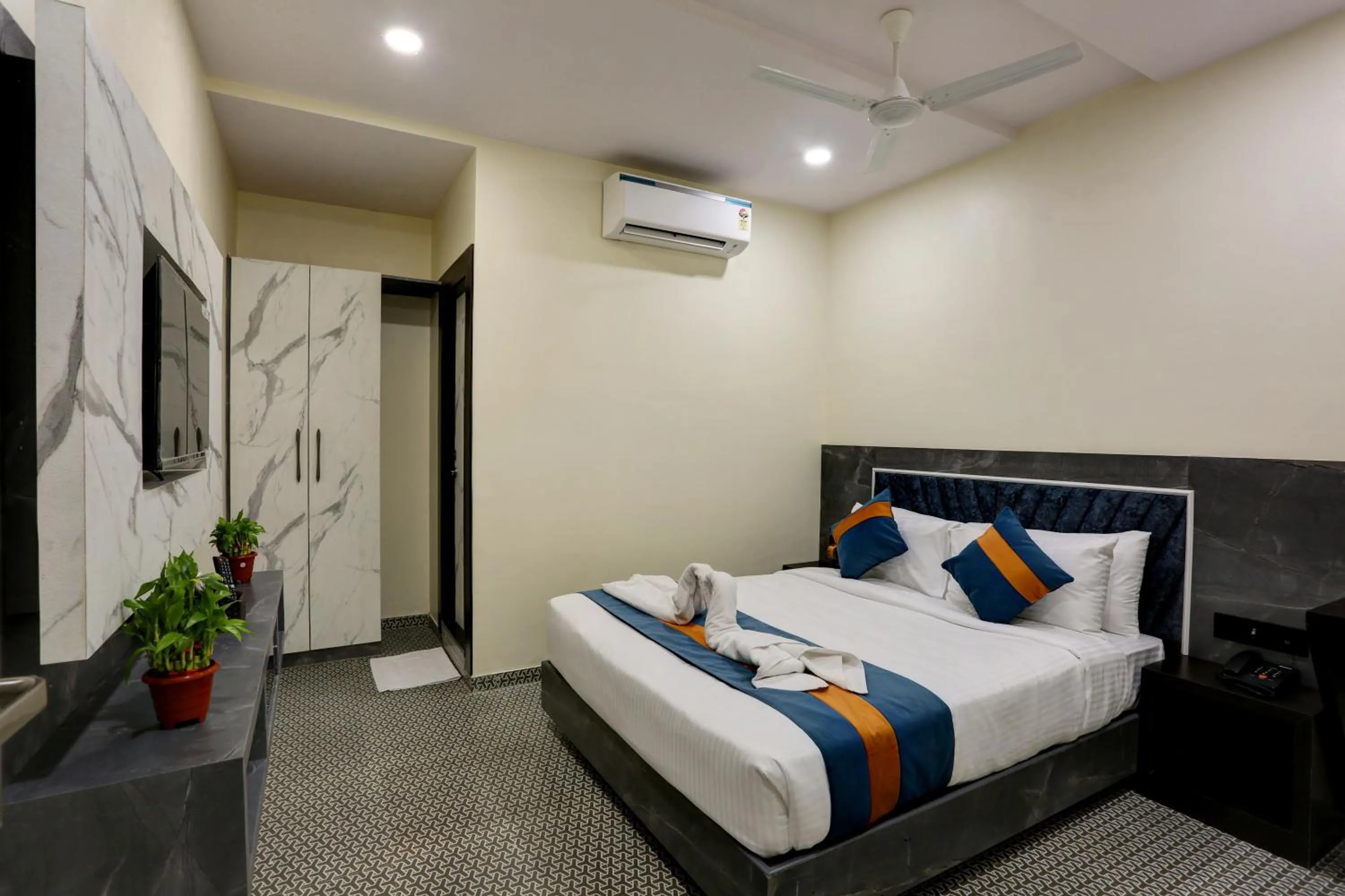 Bedroom, Bed in DIAMOND HOTEL