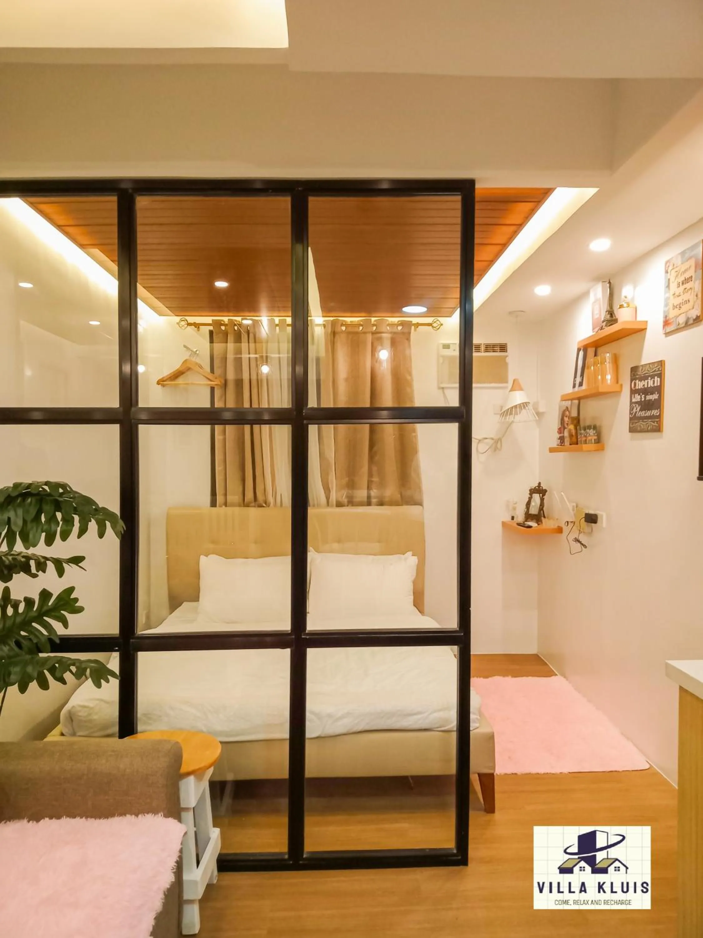 Bed in Tagaytay Cozy Staycation in Villa Kluis Pine Suite