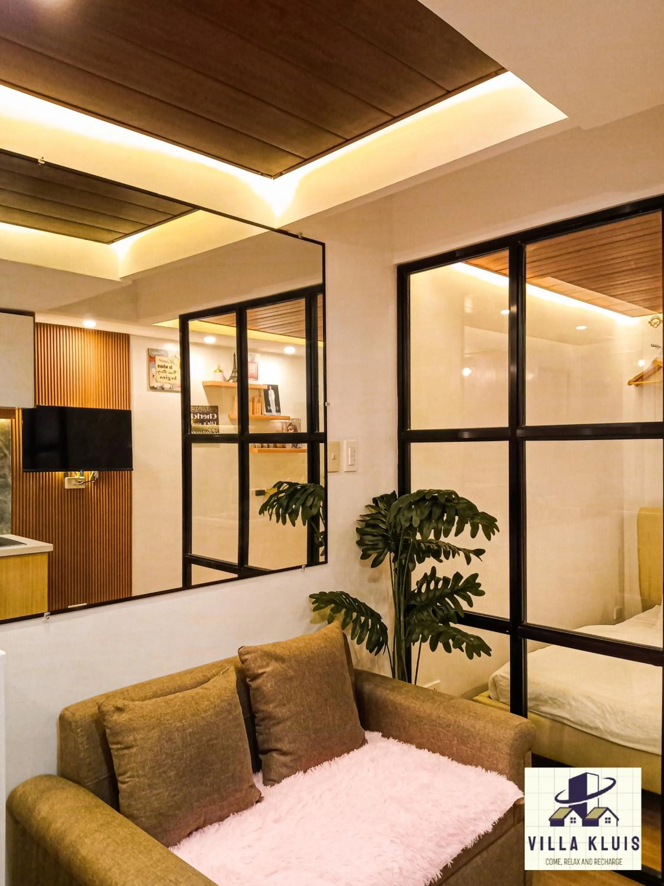 Bed in Tagaytay Cozy Staycation in Villa Kluis Pine Suite