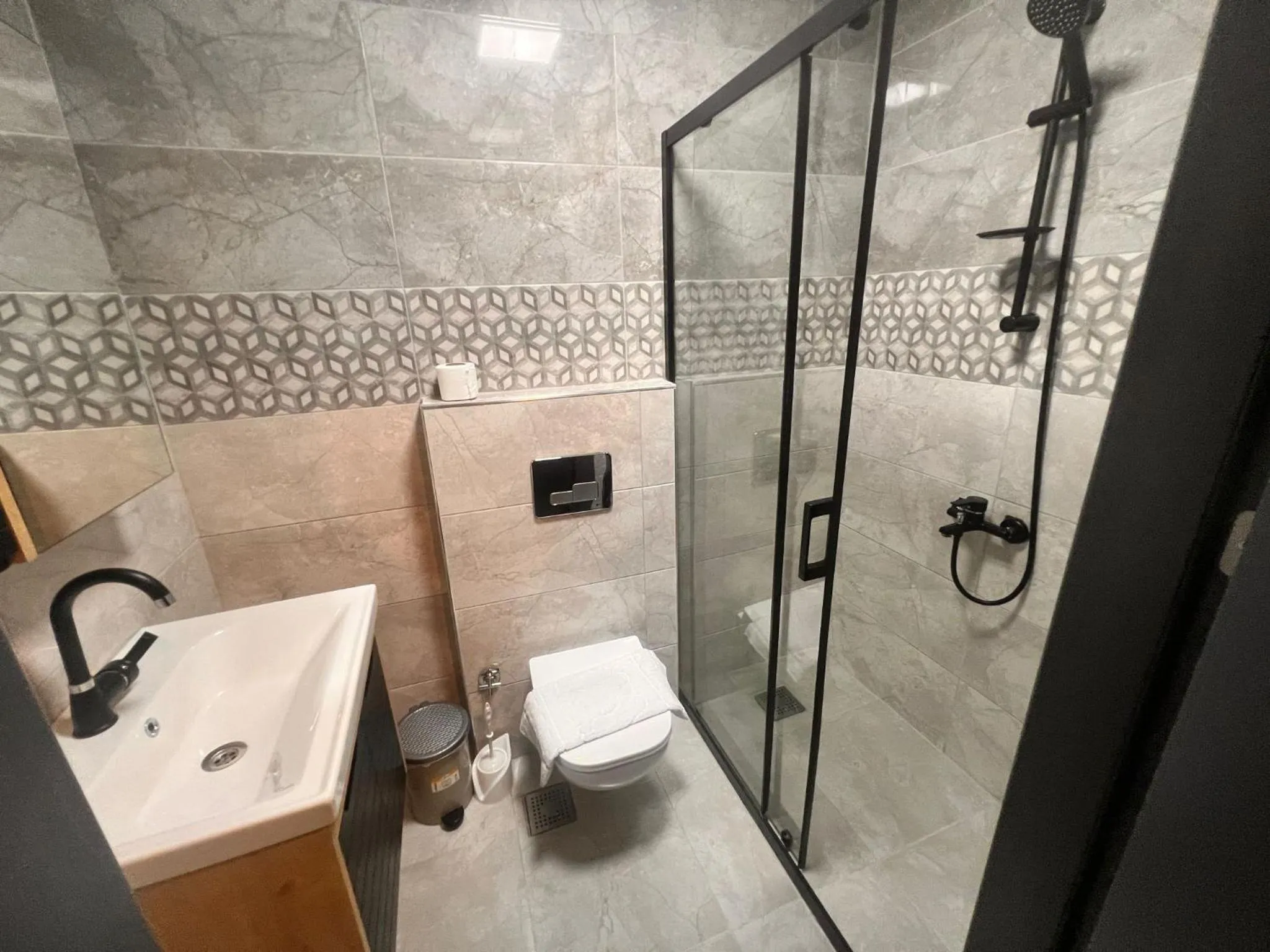 Shower in Hayal Fener