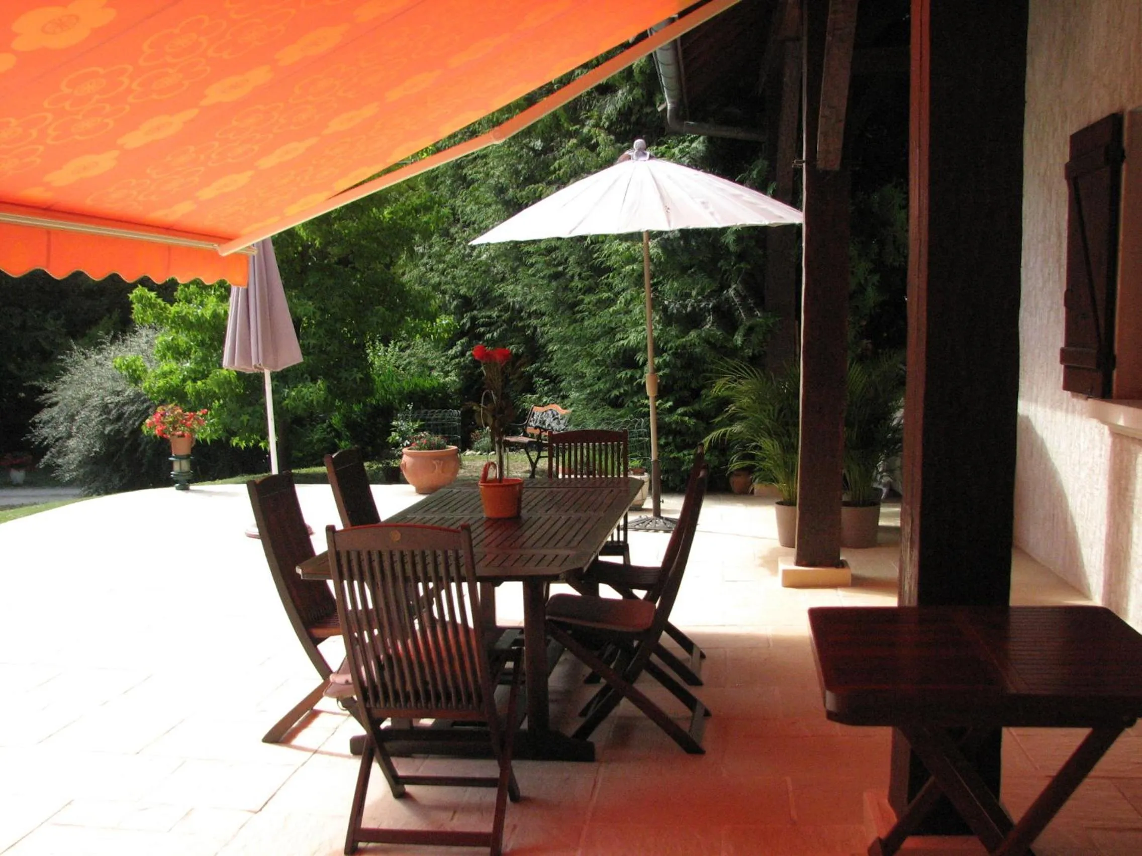 Patio in Le Pas de L'Ane Chambres d'hôtes