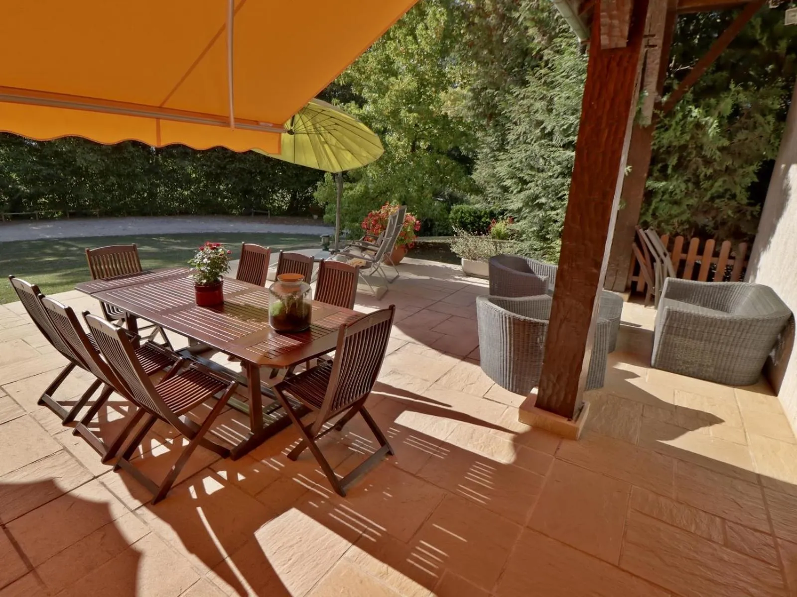 Patio in Le Pas de L'Ane Chambres d'hôtes