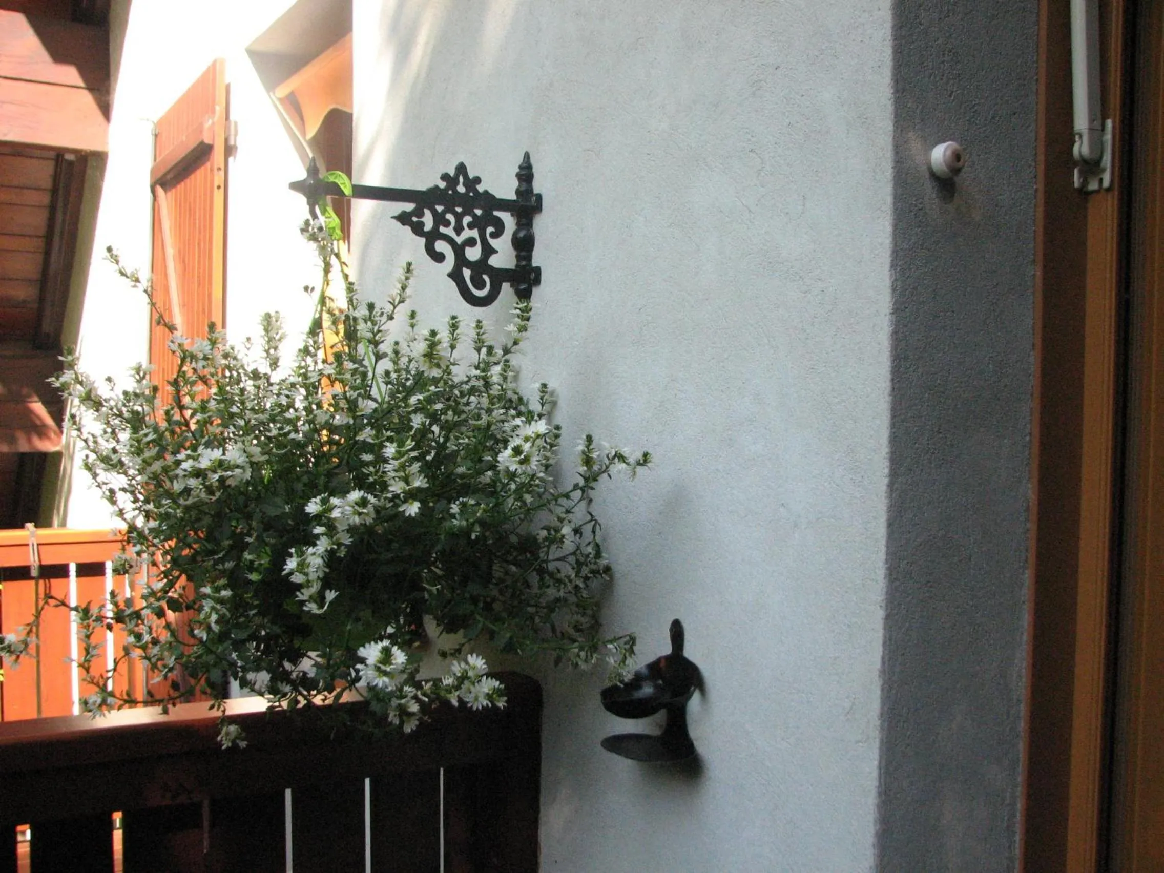 Decorative detail in Le Pas de L'Ane Chambres d'hôtes