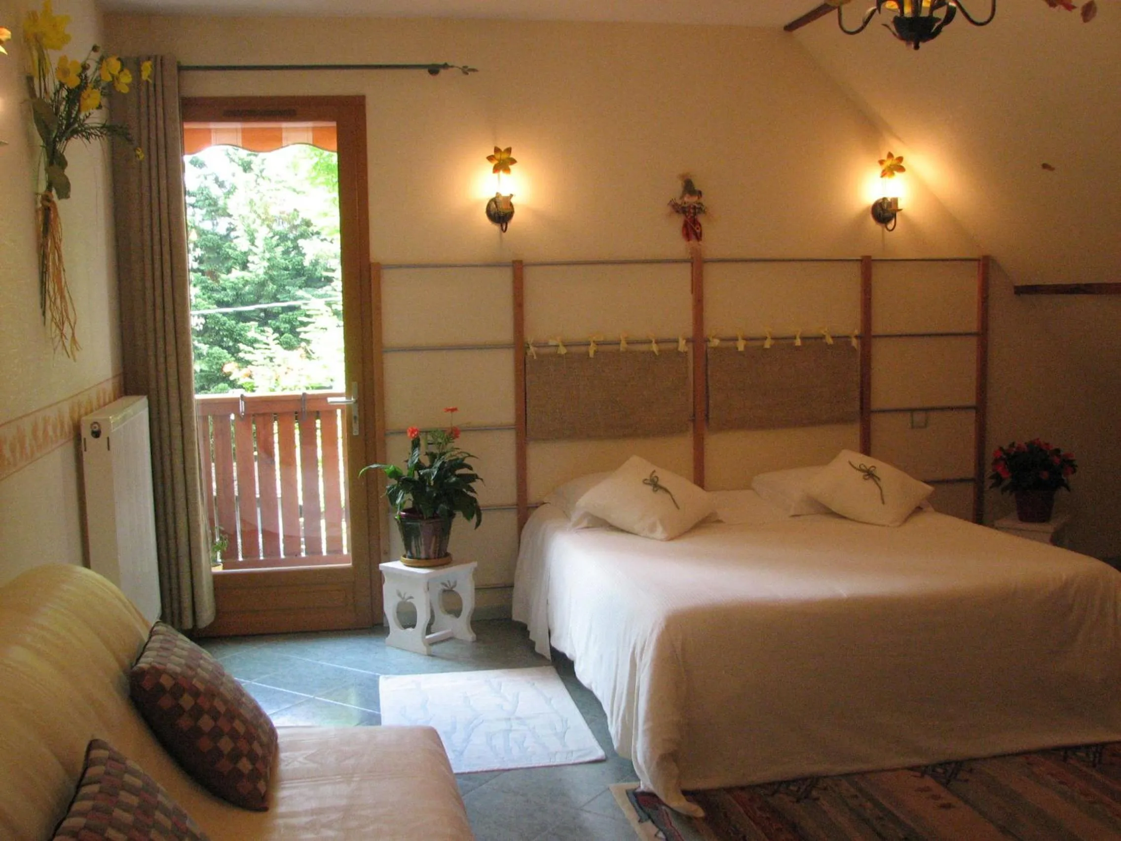 Photo of the whole room, Bed in Le Pas de L'Ane Chambres d'hôtes