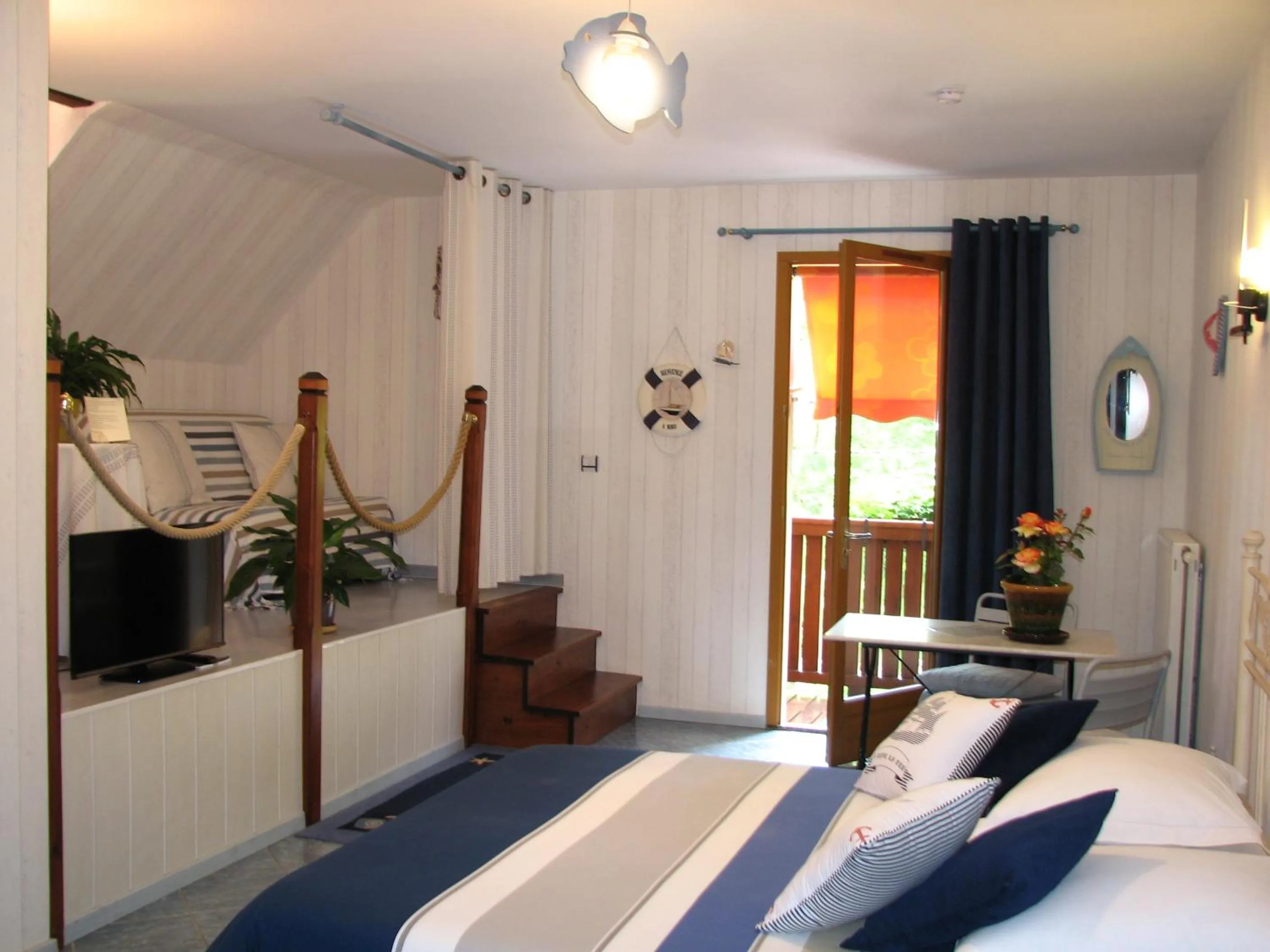 Day, Bed in Le Pas de L'Ane Chambres d'hôtes