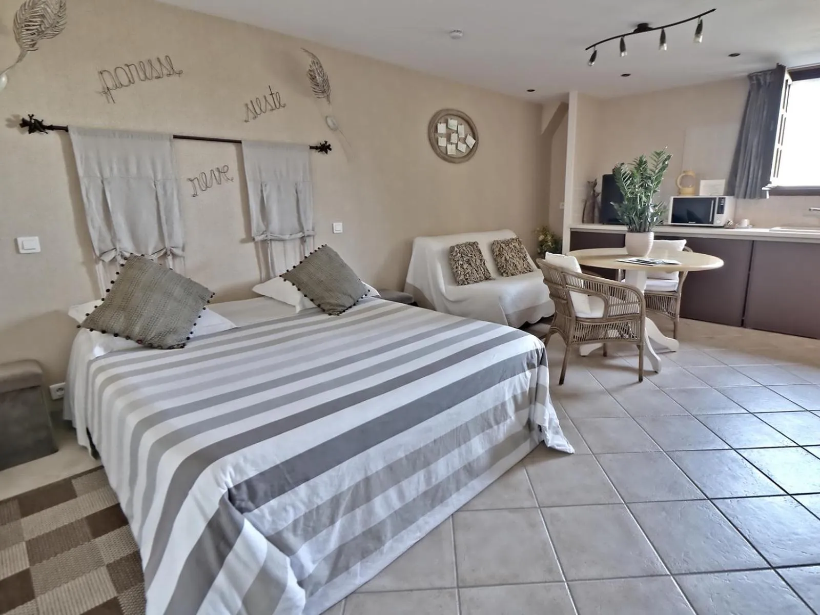 Bed in Le Pas de L'Ane Chambres d'hôtes