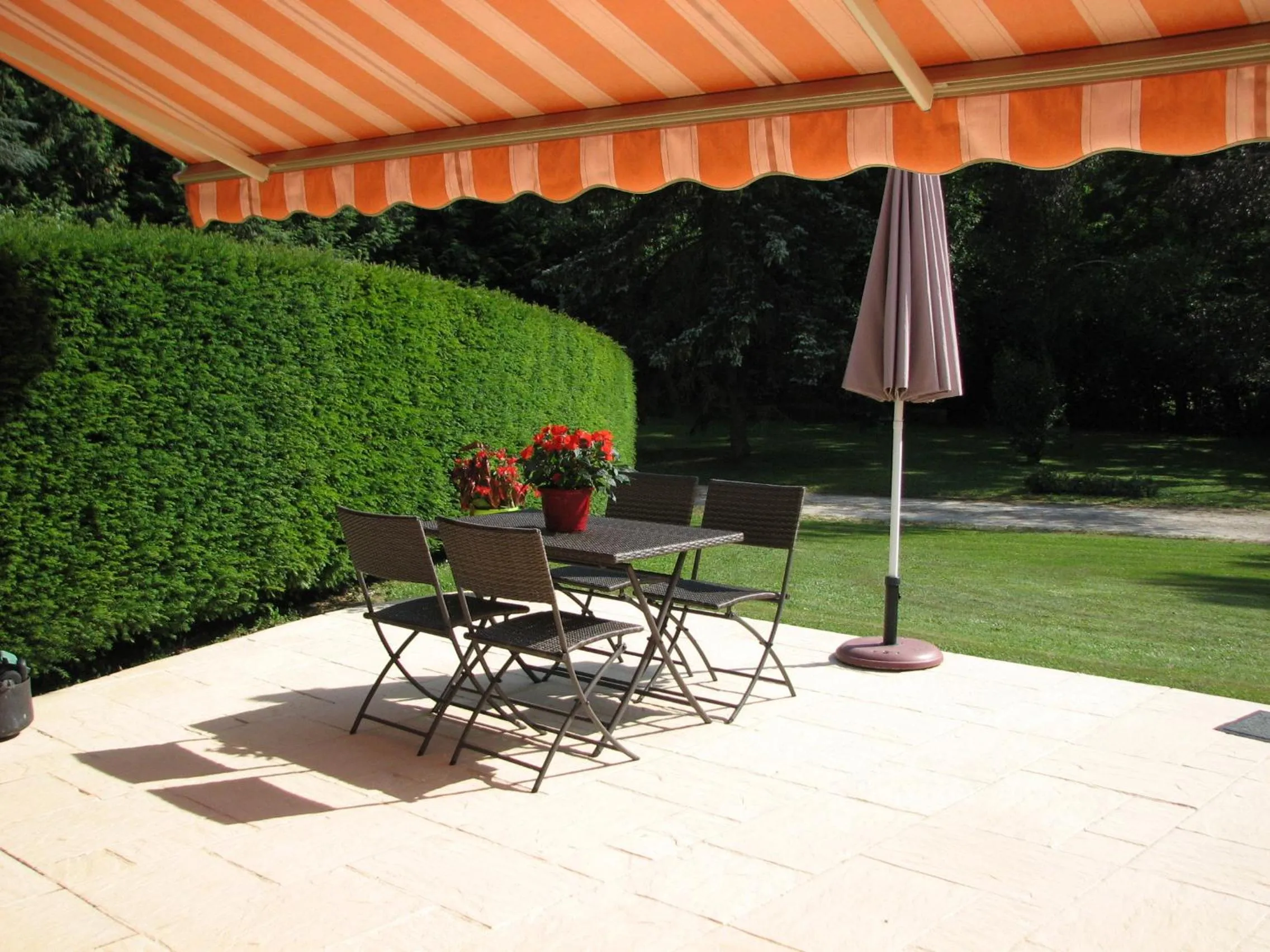 Patio in Le Pas de L'Ane Chambres d'hôtes