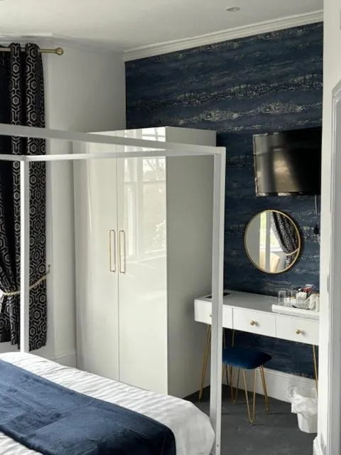 Bed in The Sandpiper Guest House