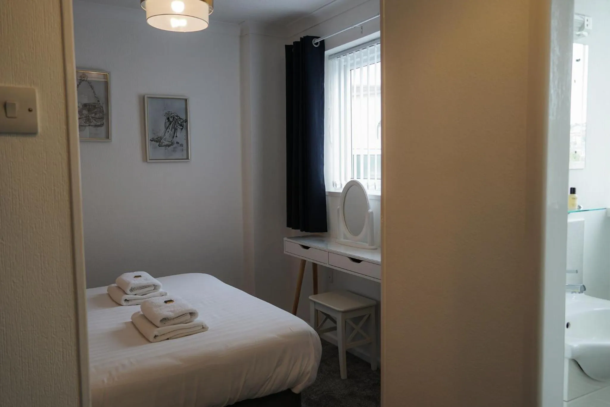 Bedroom, Bed in The Sandpiper Guest House