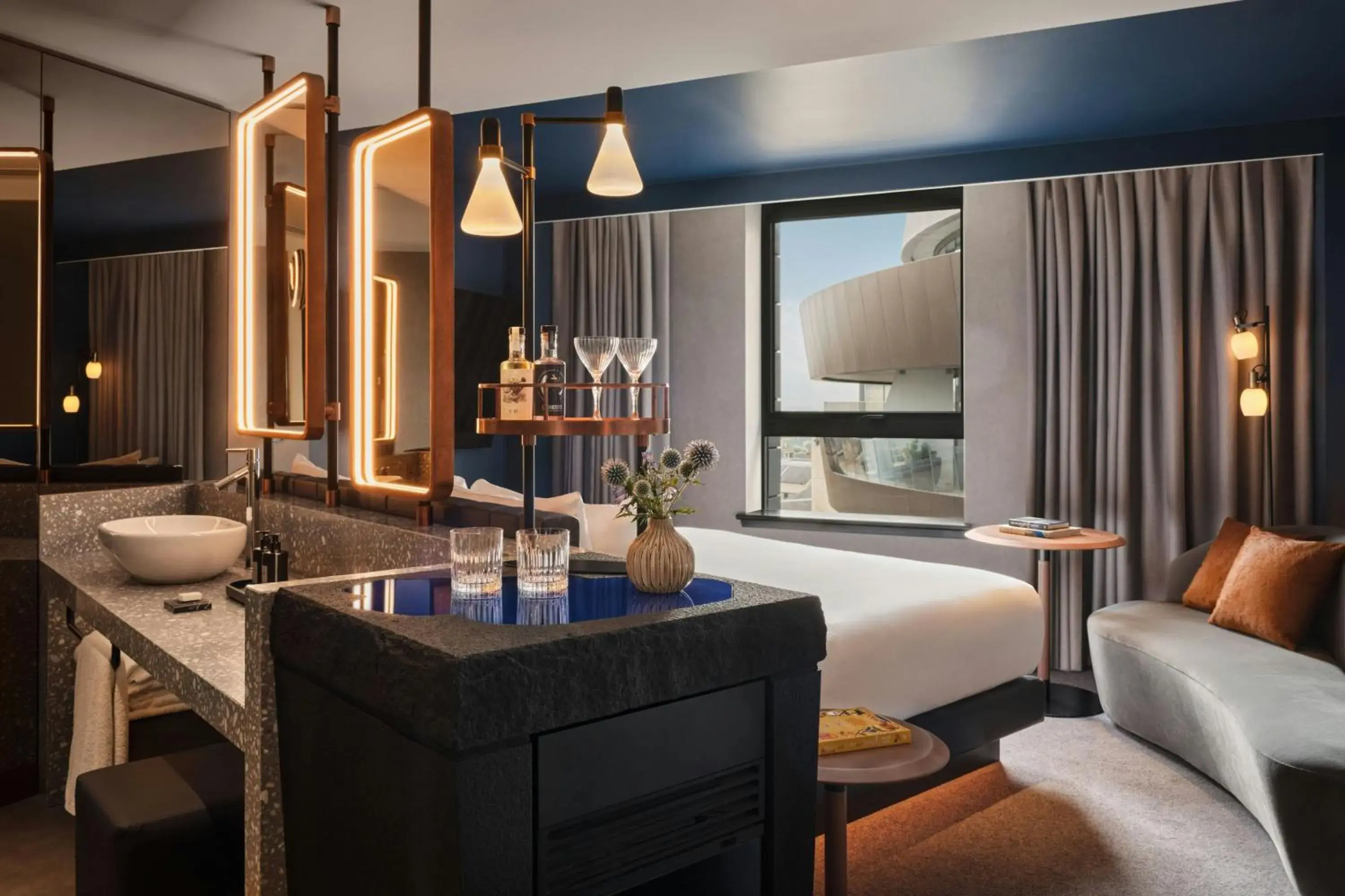 Deluxe King Room in W Edinburgh Deluxe King Room in W Edinburgh