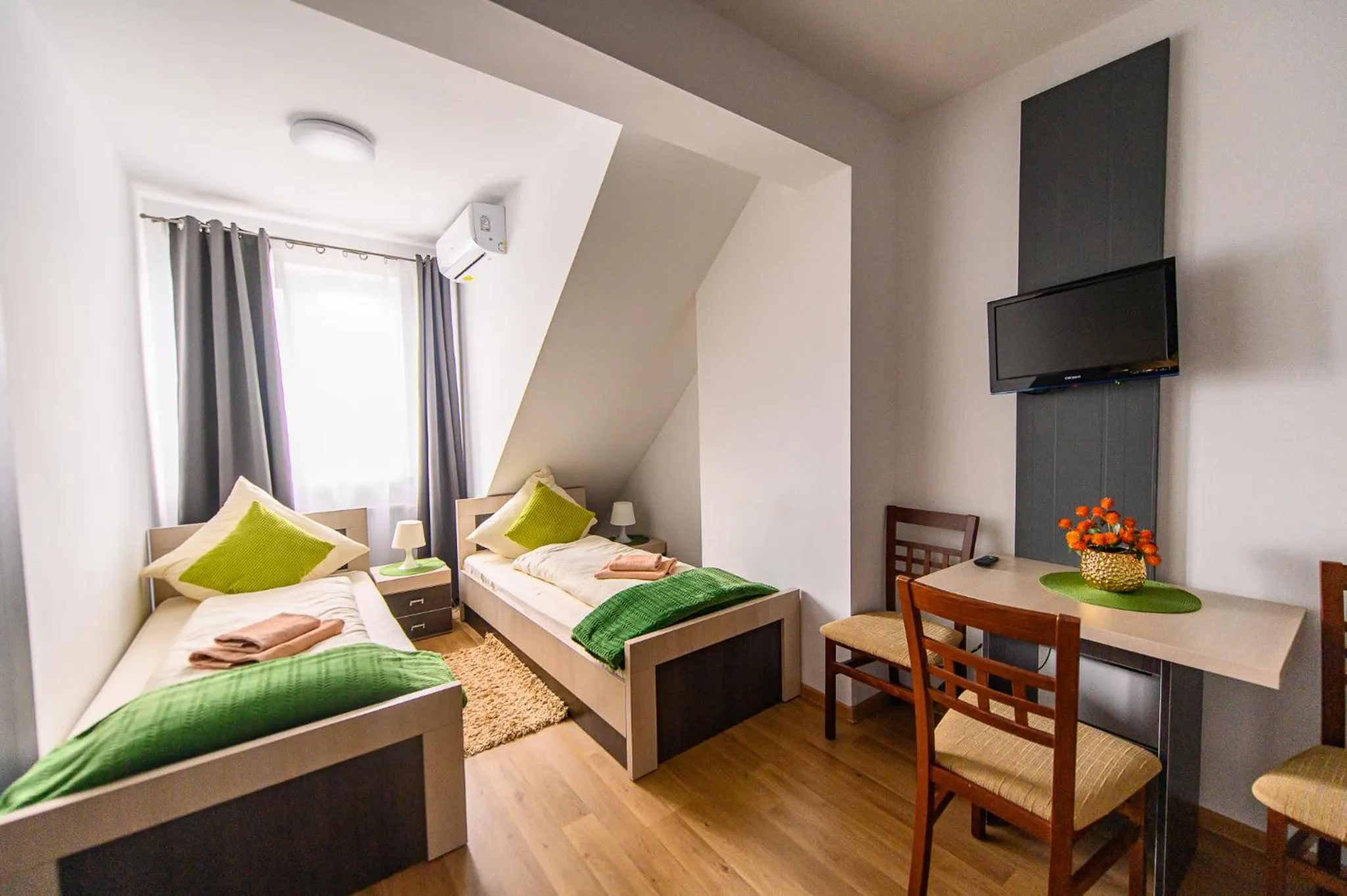 TV and multimedia, Bed in Hotel Restauracja Sara