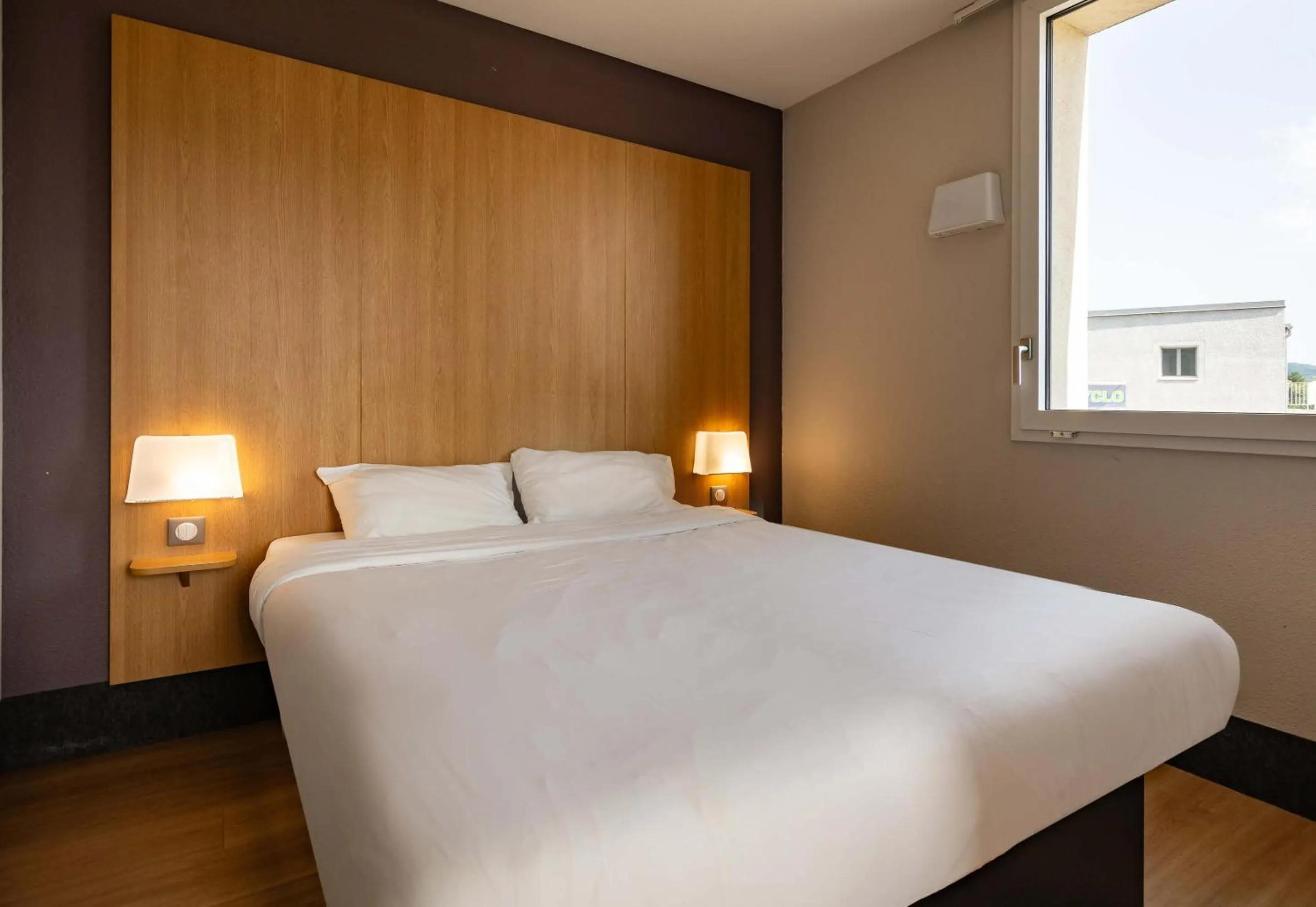 Bedroom, Bed in B&B HOTEL Aubenas