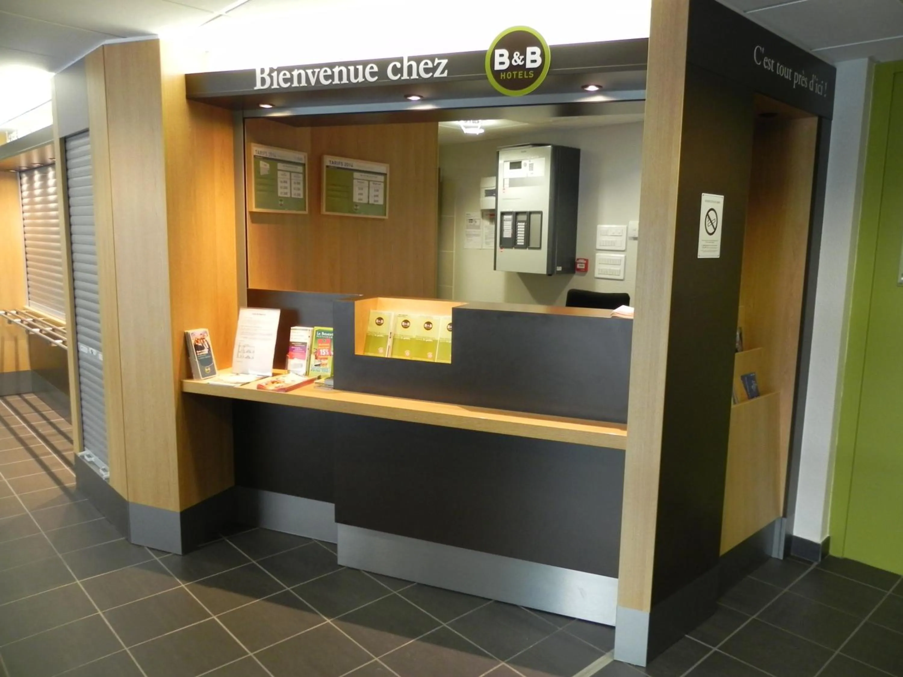 Lobby or reception in B&B HOTEL Aubenas