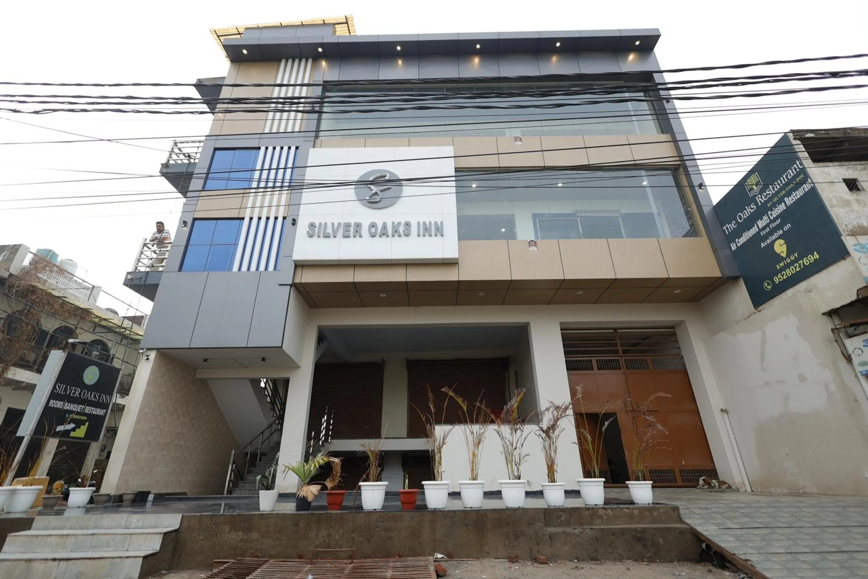 Property building in Silver Oaks Inn