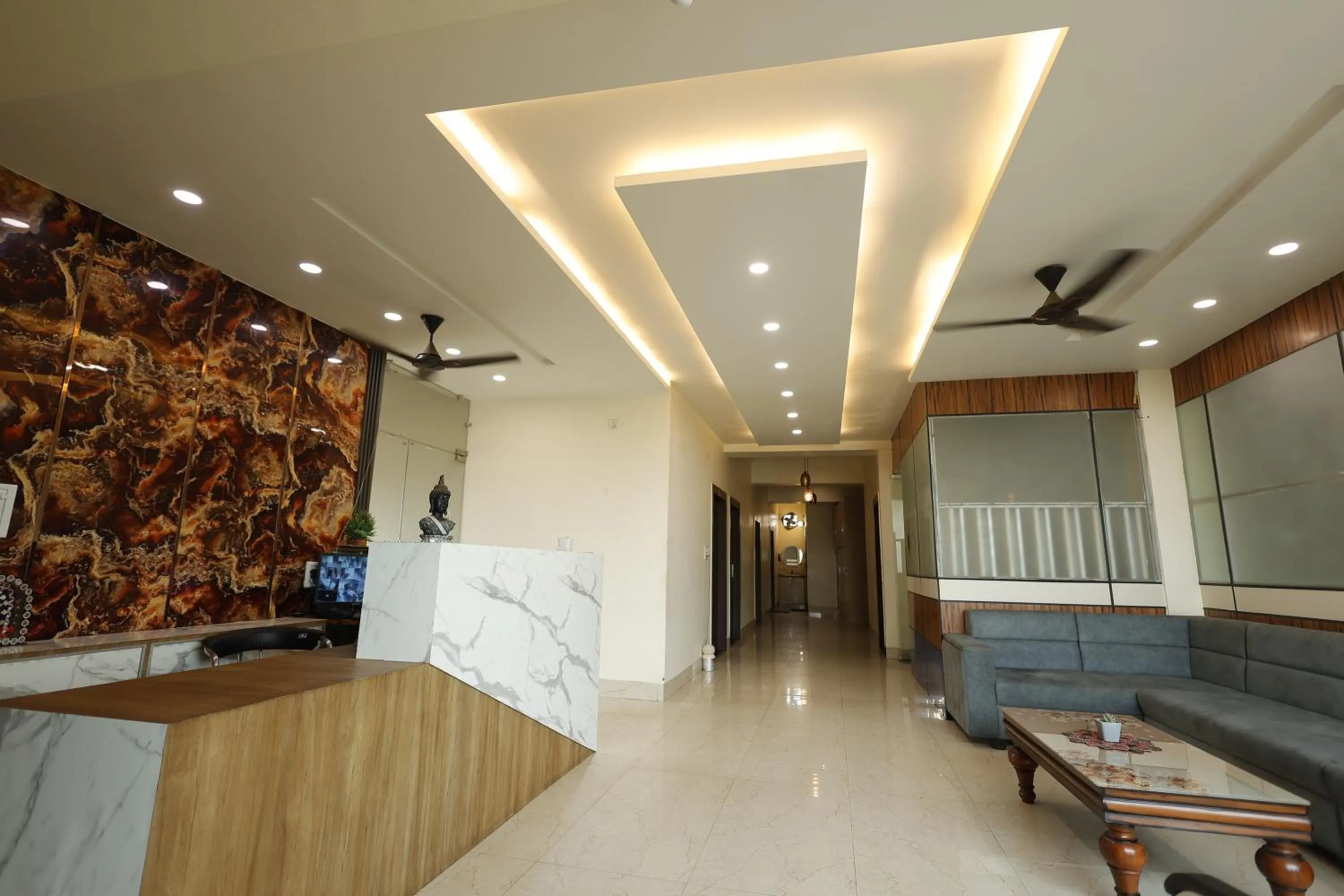 Lobby or reception in Silver Oaks Inn