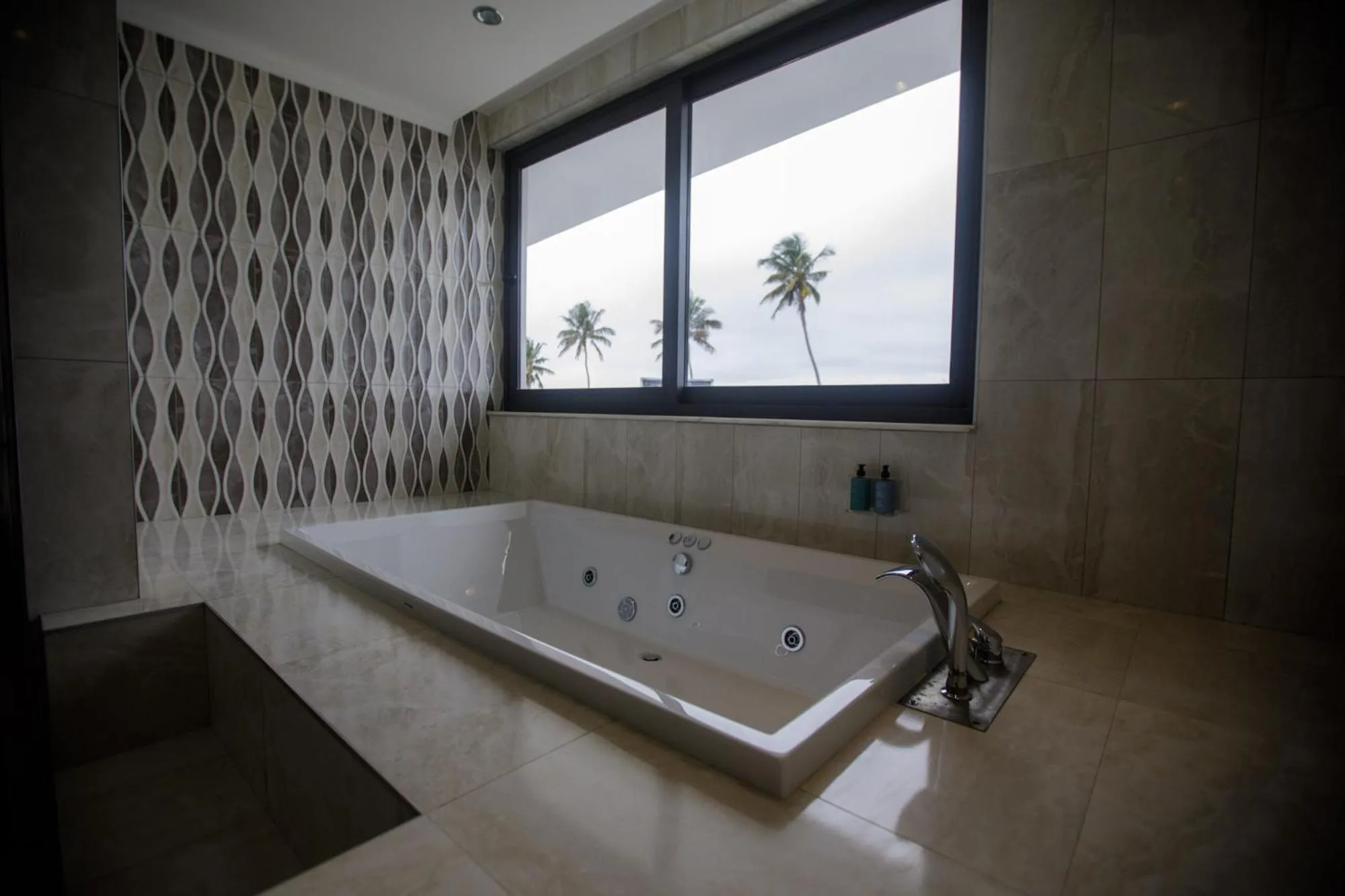 Hot Tub in Cowork Lab Suites