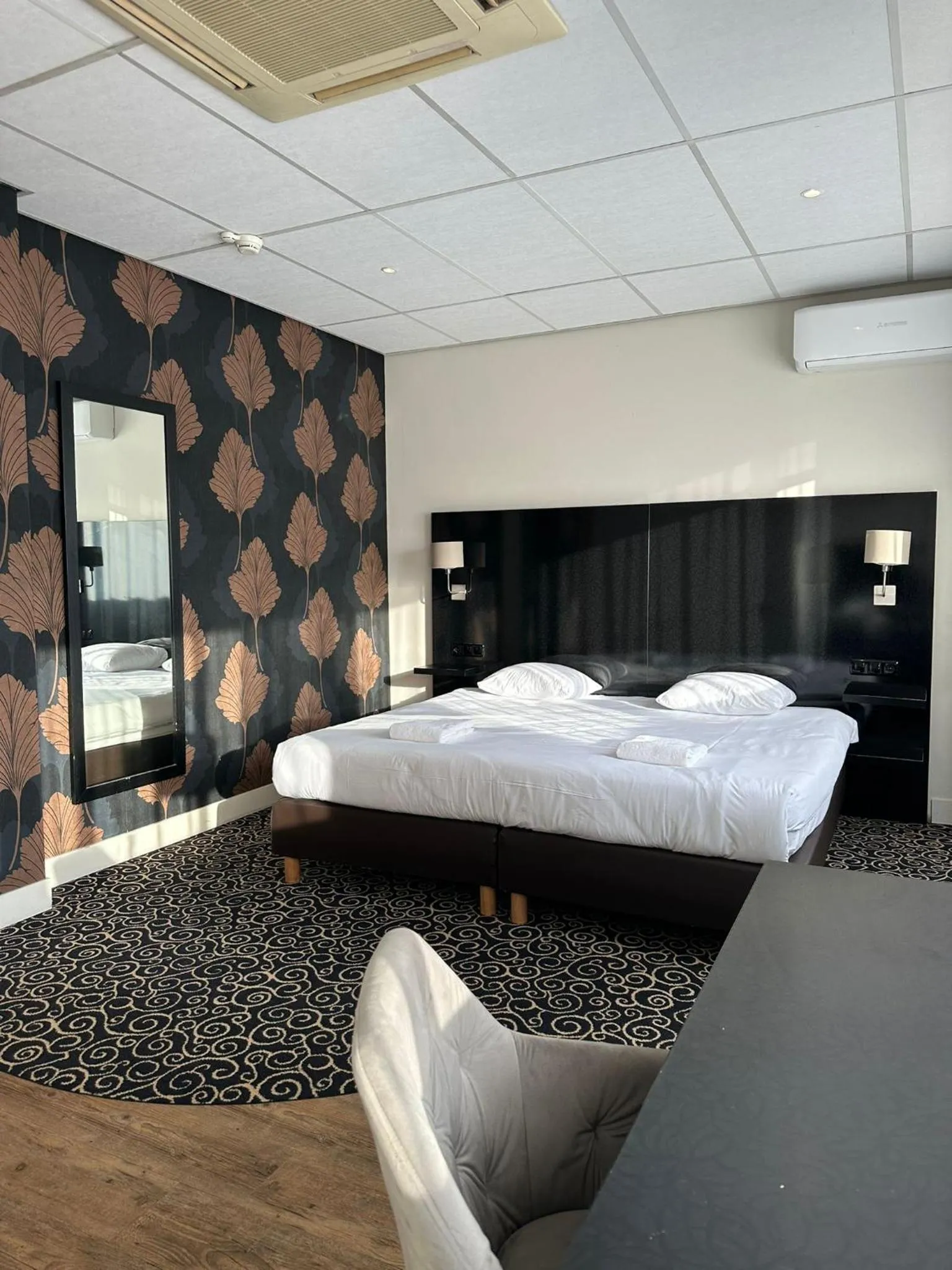 Bed in Westlake Hotels Amsterdam