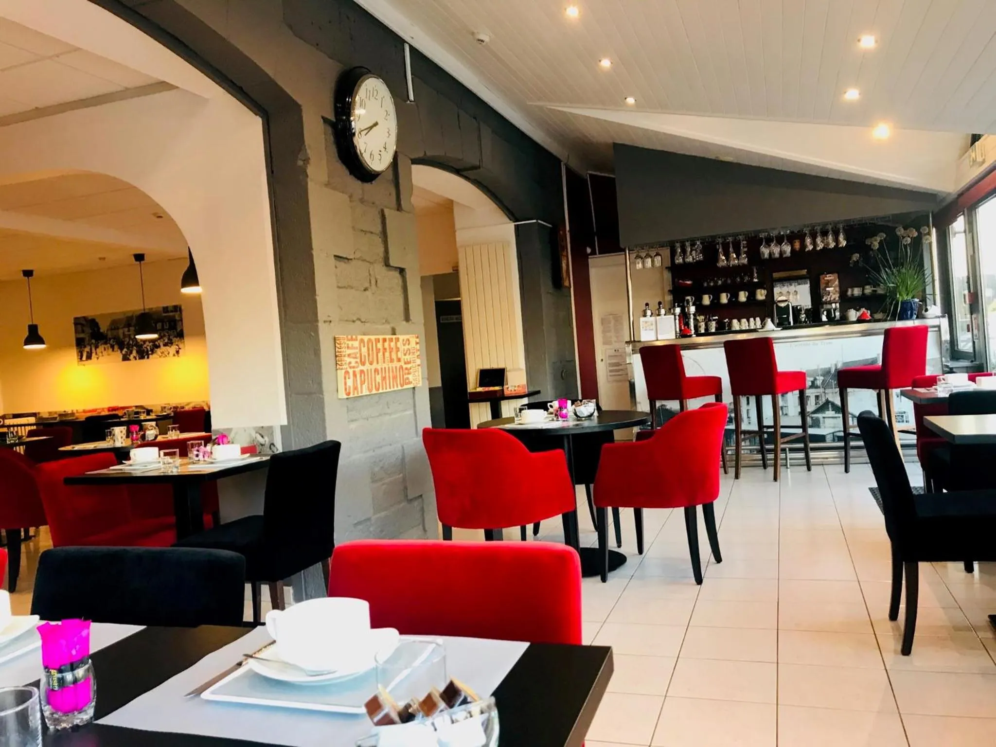 Restaurant/places to eat in Contact Hôtel de Matignon