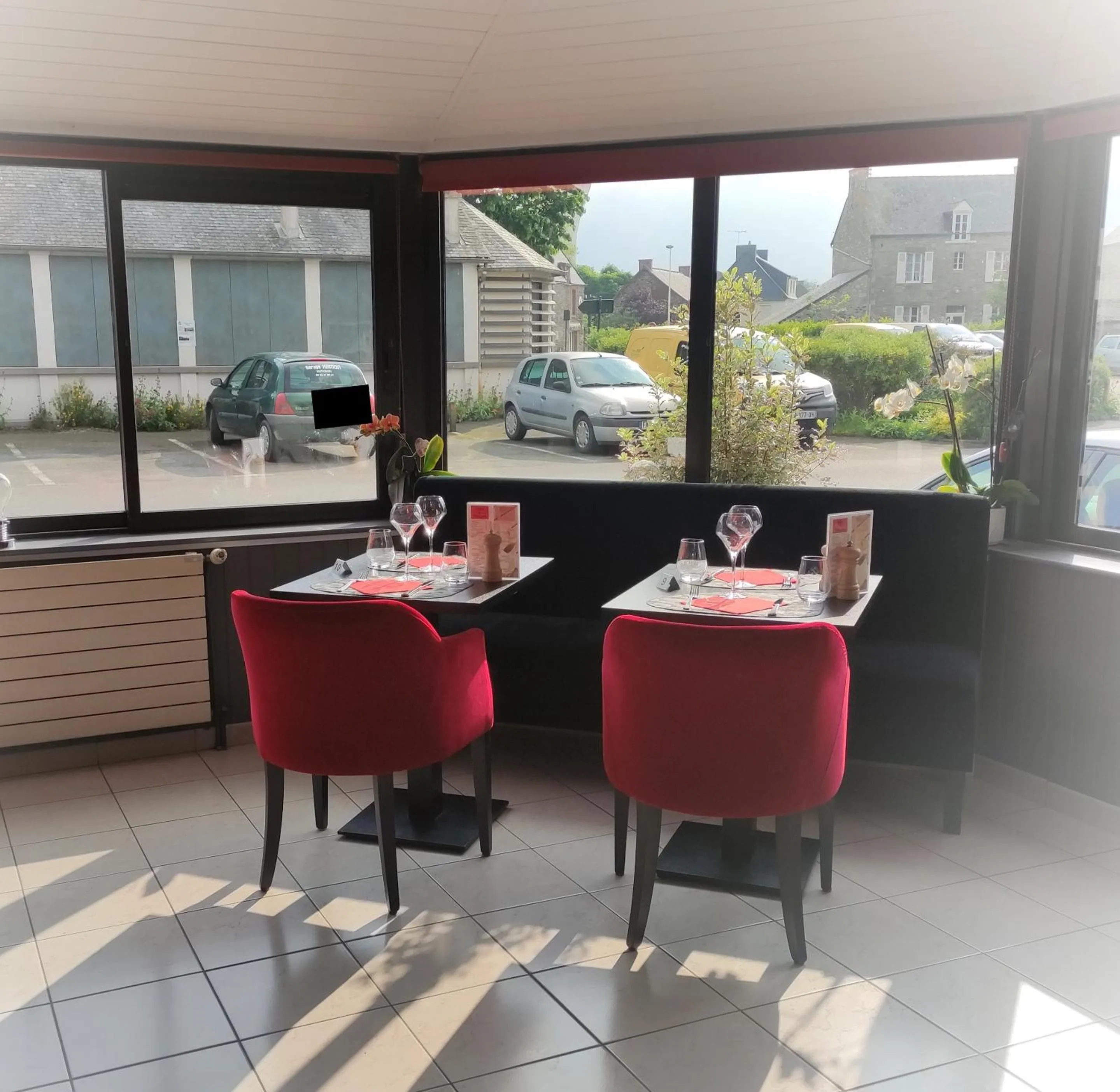 Restaurant/places to eat in Contact Hôtel de Matignon