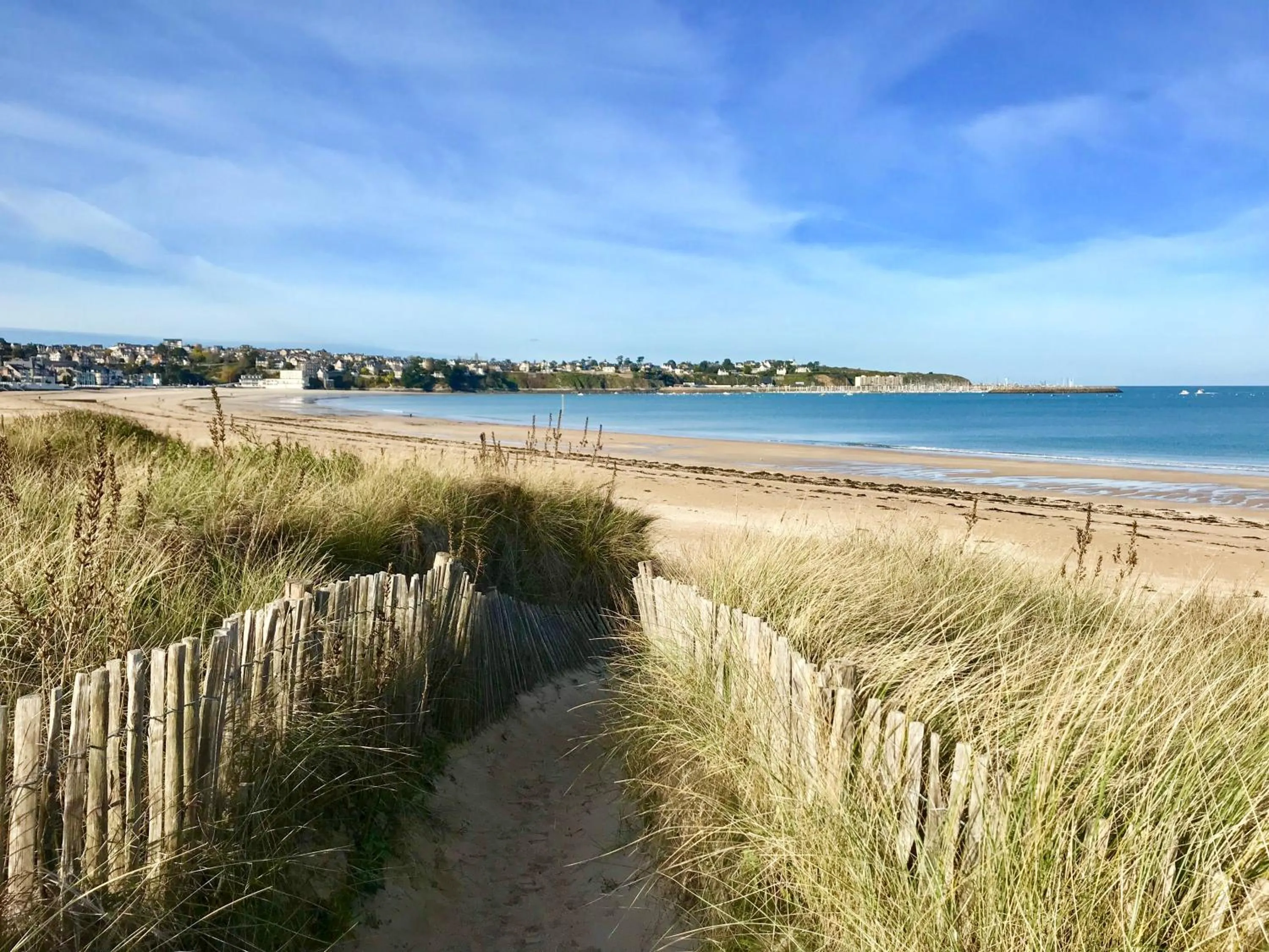 Beach in Contact Hôtel de Matignon
