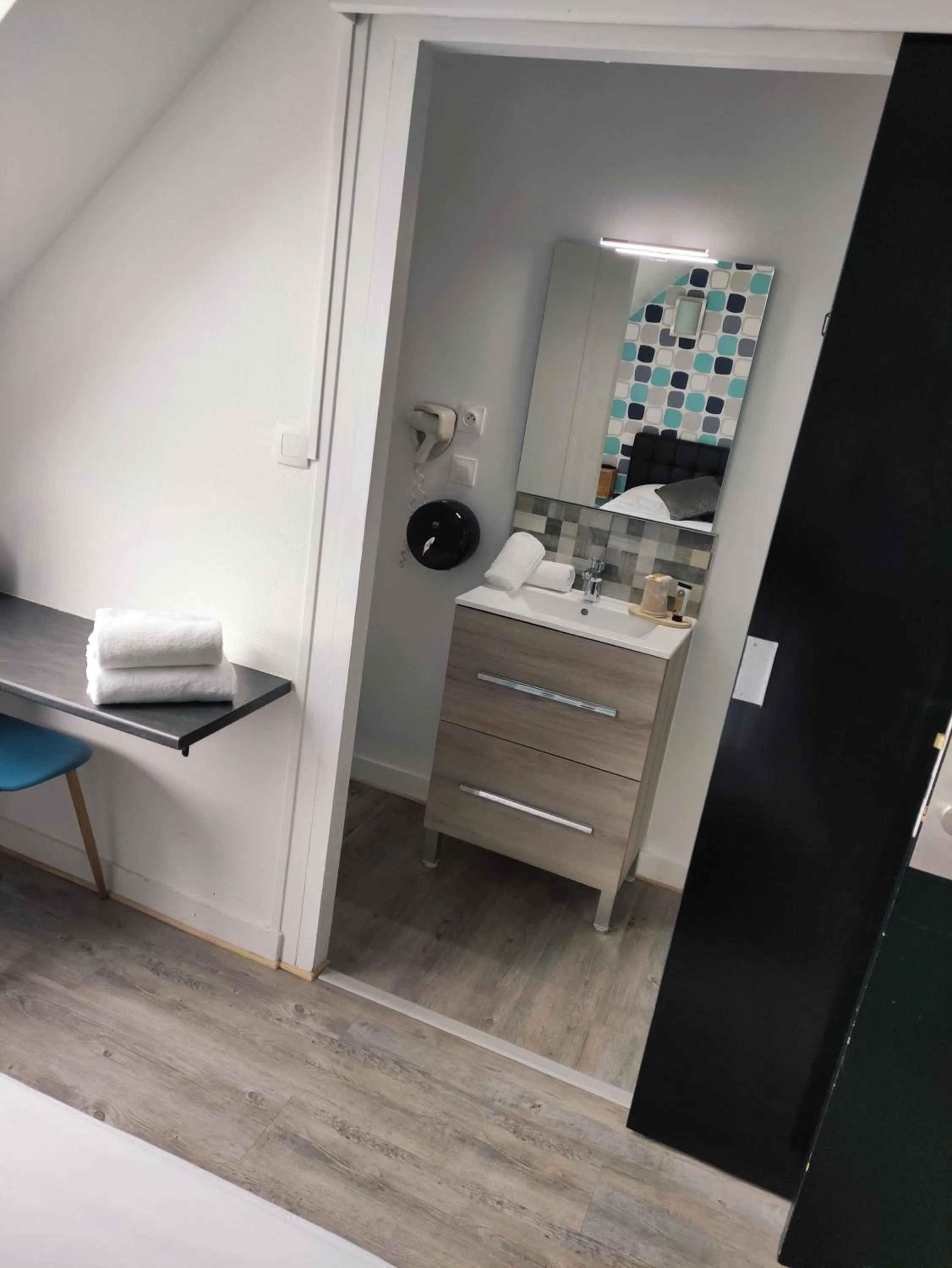 Bathroom in Contact Hôtel de Matignon