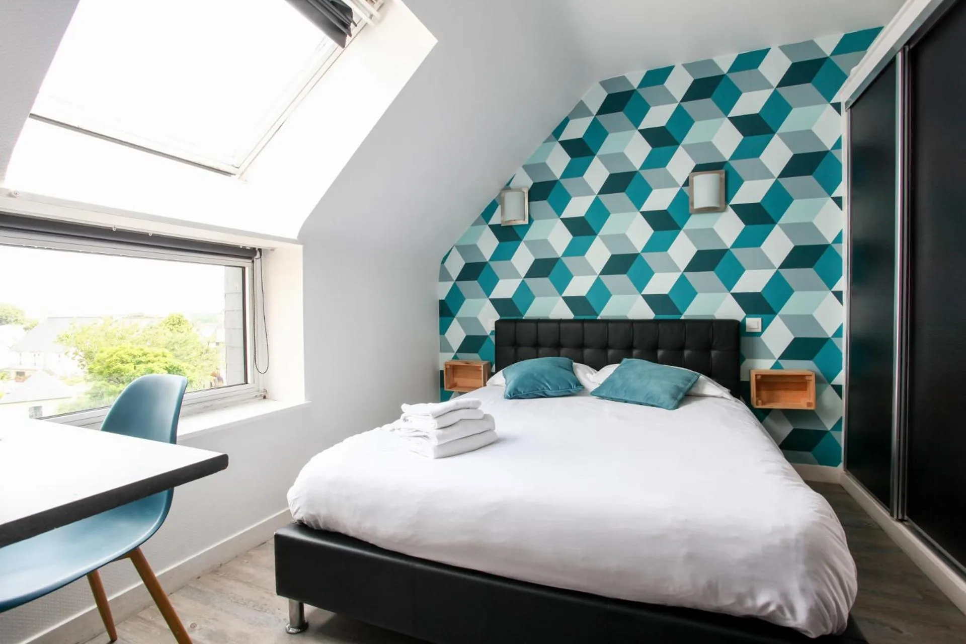 Bedroom, Bed in Contact Hôtel de Matignon