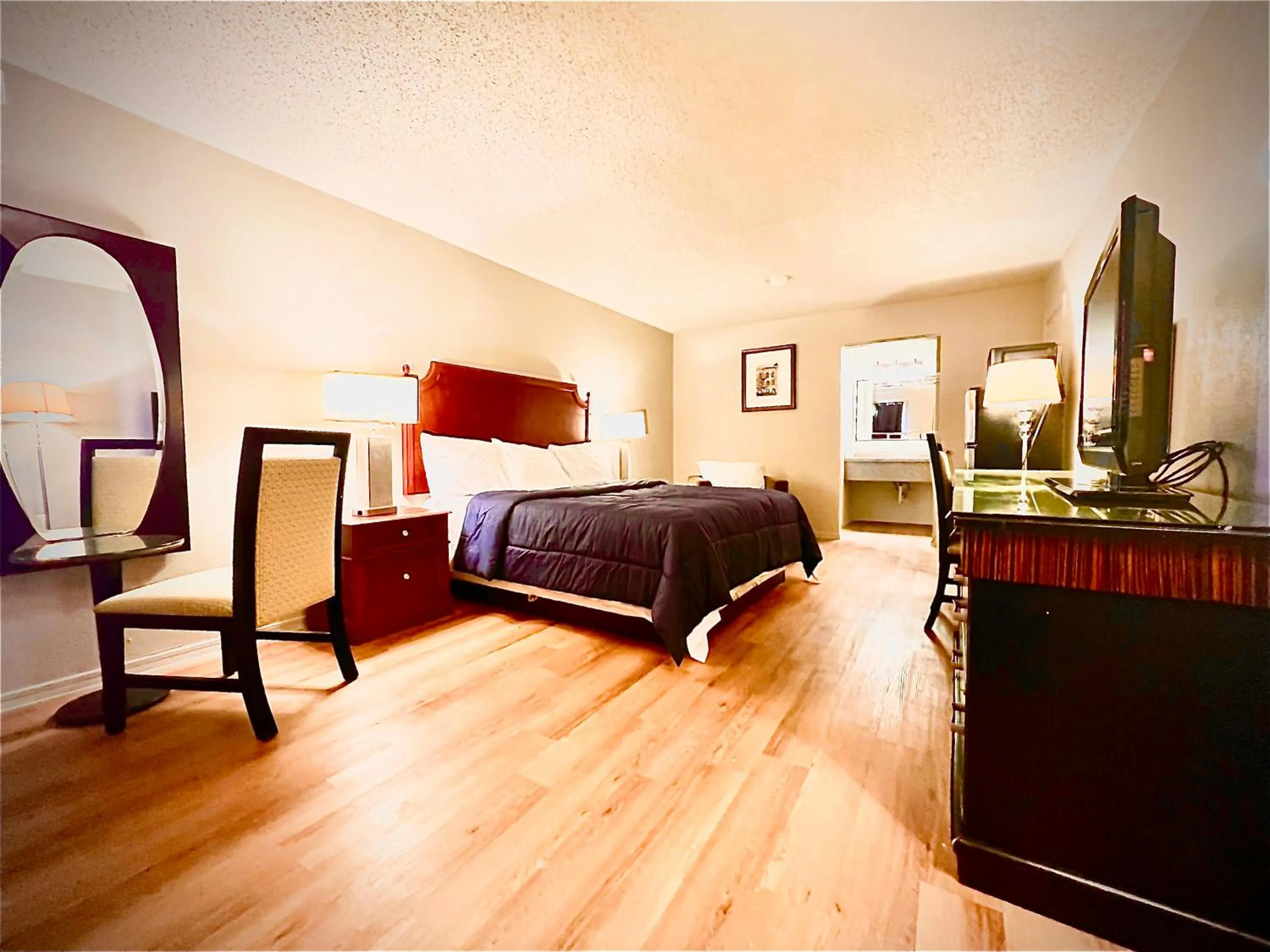 Bed in ECONOMY INN AND SUITES