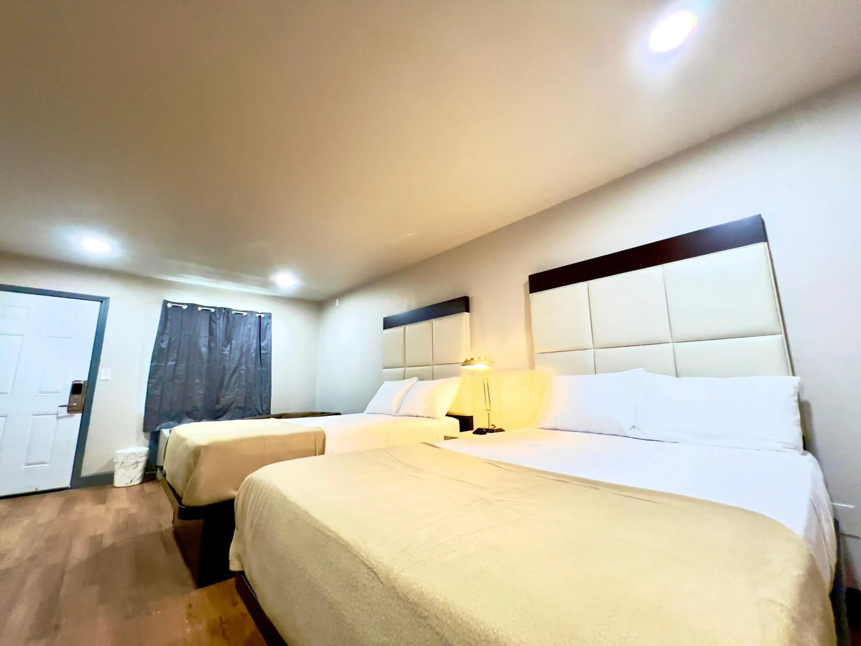 Bedroom, Bed in ECONOMY INN AND SUITES