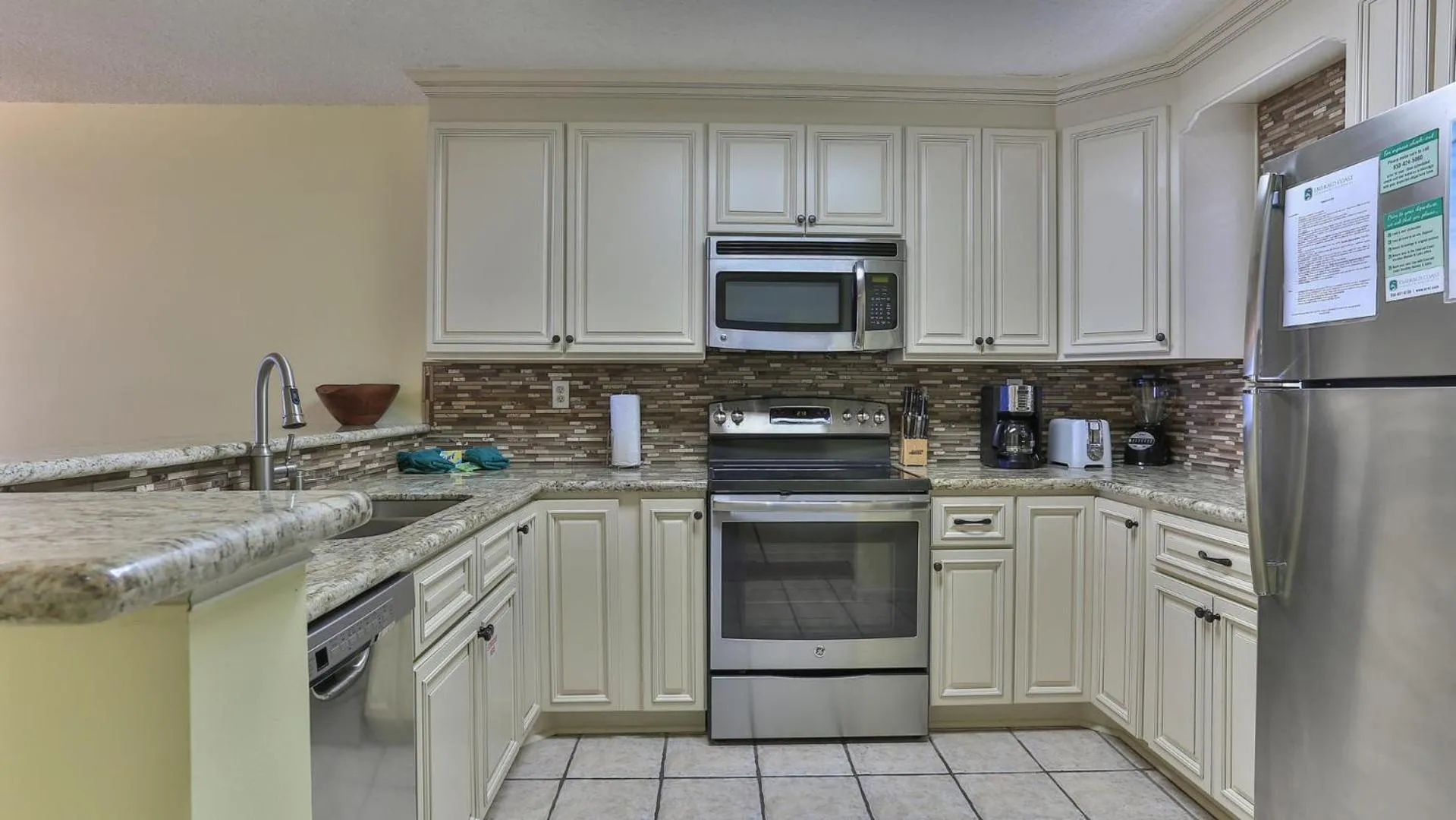 Destin on the Gulf 302 - Perfect location for a nice family getaway