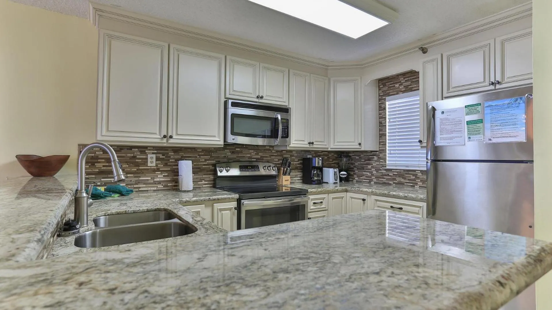 Destin on the Gulf 302 - Perfect location for a nice family getaway