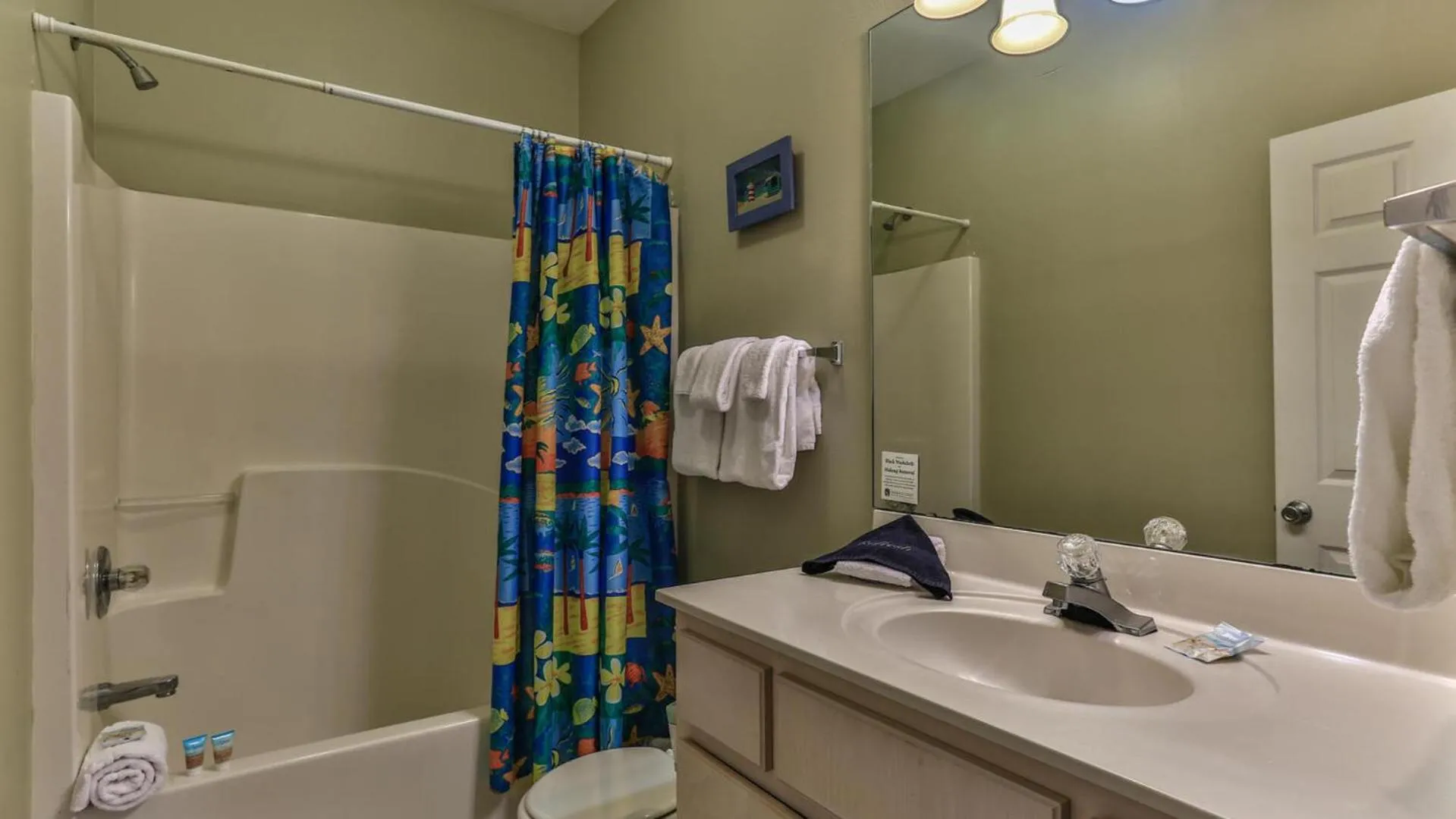 Biglows Bungalow - About a quarter mile to PRIVATE Neighborhood Beach Access, Pet Friendly, Community Pool