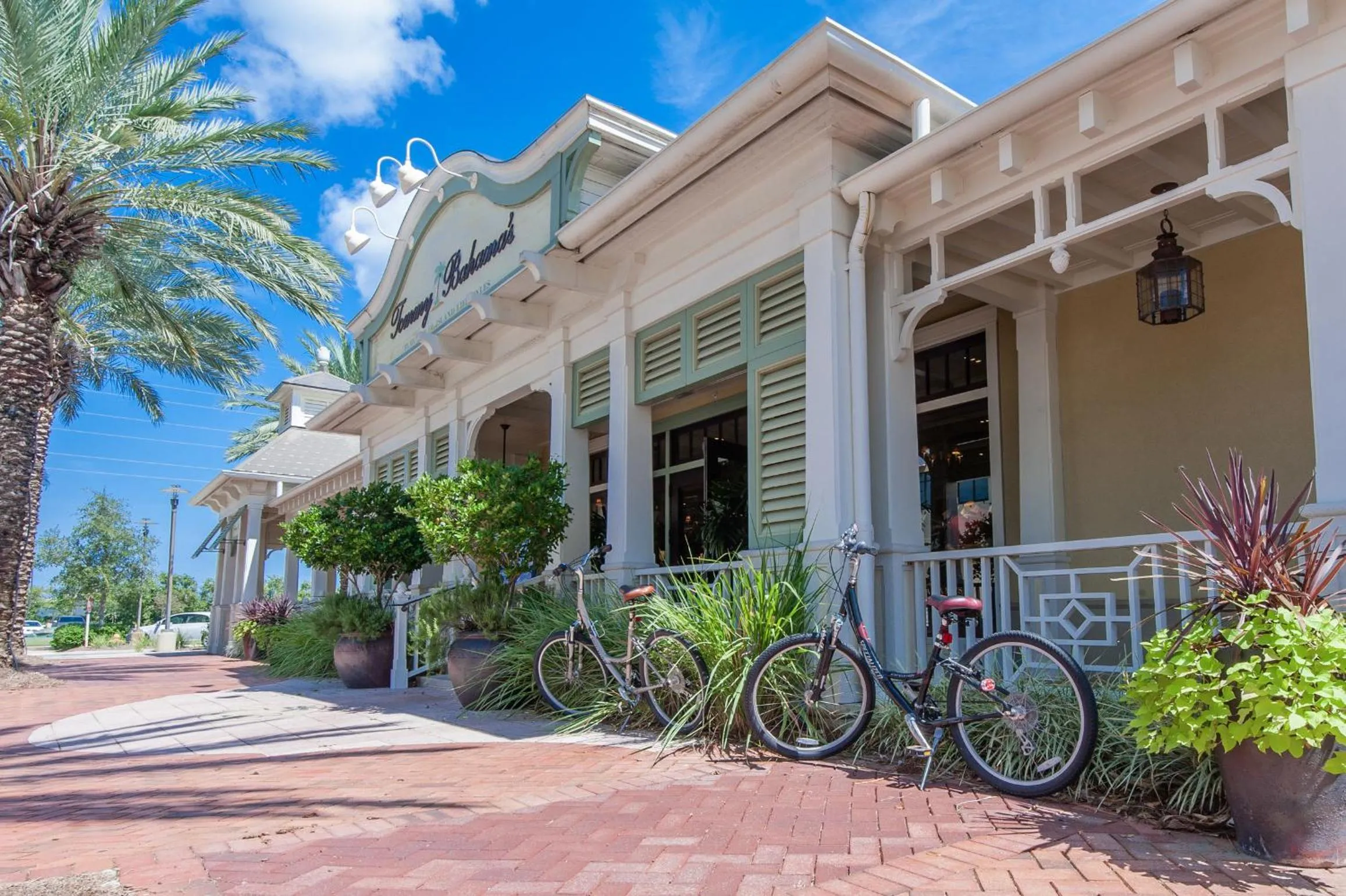 Biglows Bungalow - About a quarter mile to PRIVATE Neighborhood Beach Access, Pet Friendly, Community Pool