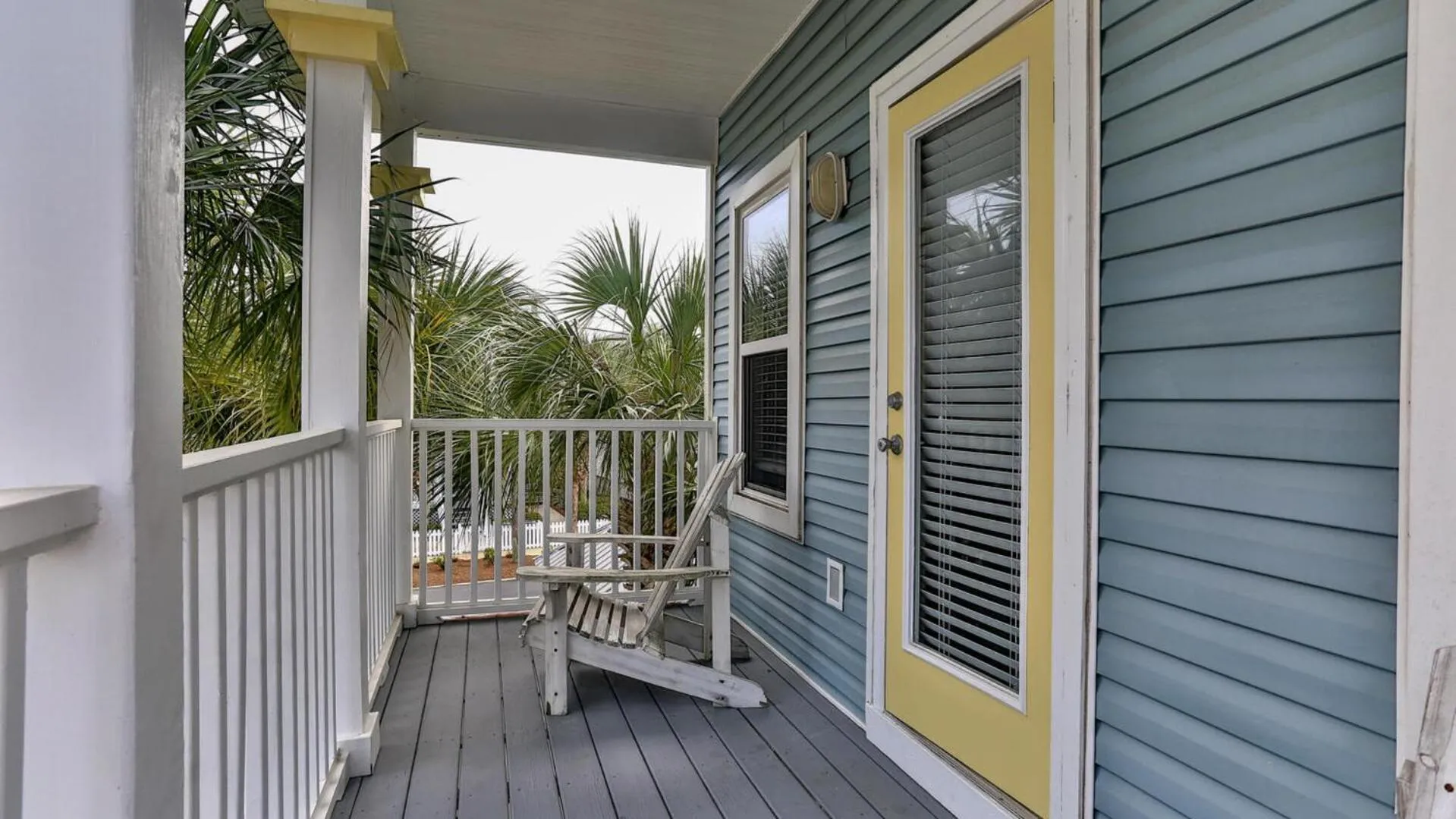 Biglows Bungalow - About a quarter mile to PRIVATE Neighborhood Beach Access, Pet Friendly, Community Pool