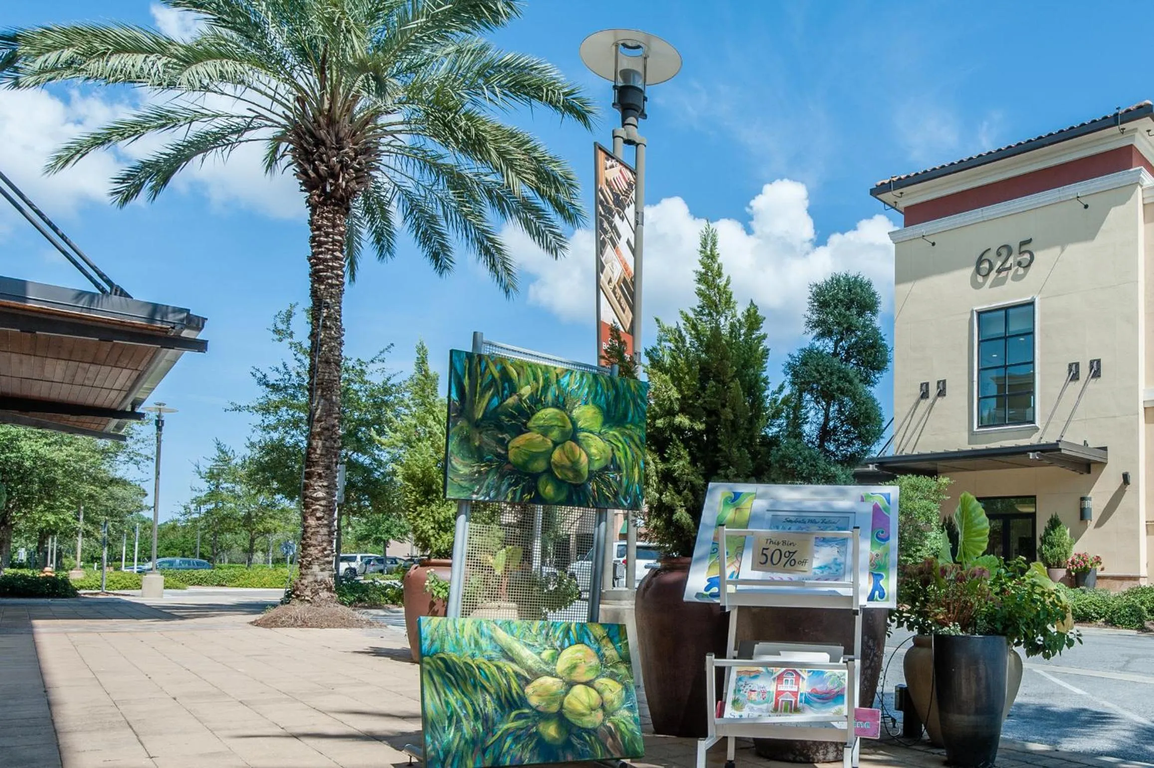 Biglows Bungalow - About a quarter mile to PRIVATE Neighborhood Beach Access, Pet Friendly, Community Pool