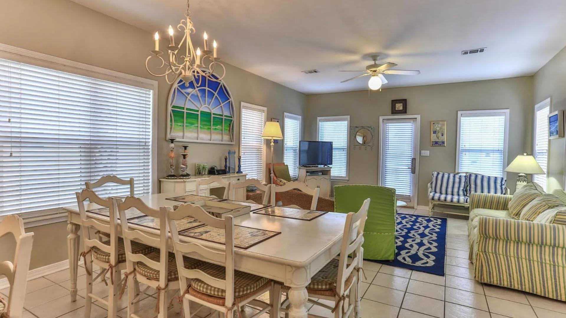 Biglows Bungalow - About a quarter mile to PRIVATE Neighborhood Beach Access, Pet Friendly, Community Pool