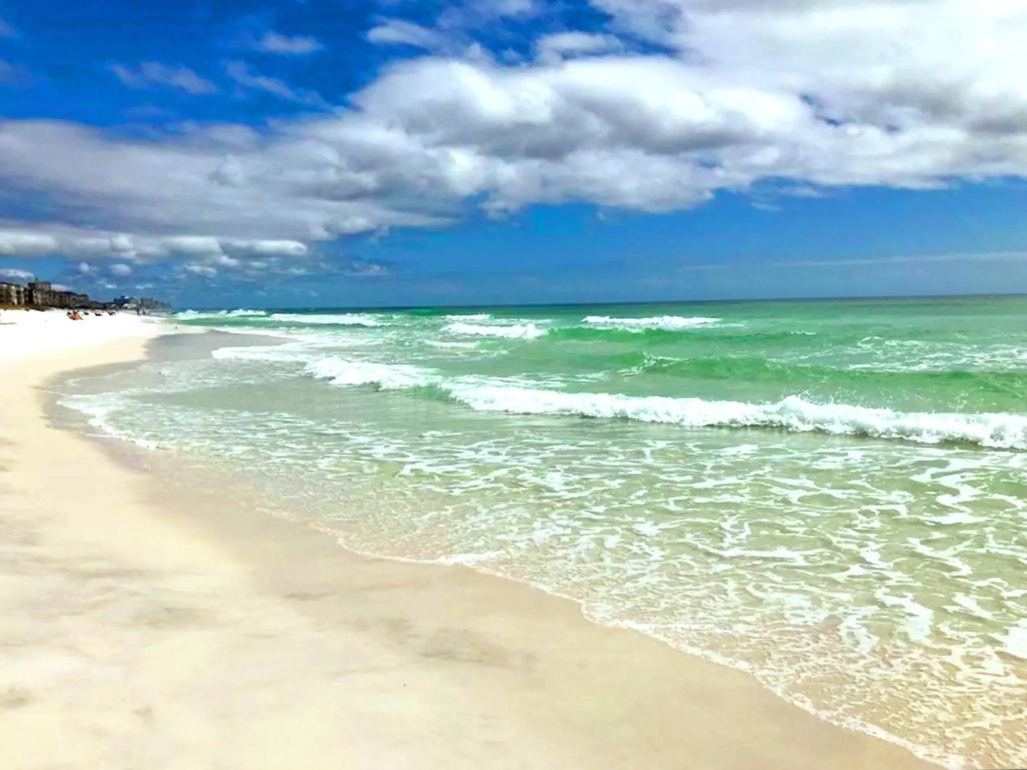 Biglows Bungalow - About a quarter mile to PRIVATE Neighborhood Beach Access, Pet Friendly, Community Pool