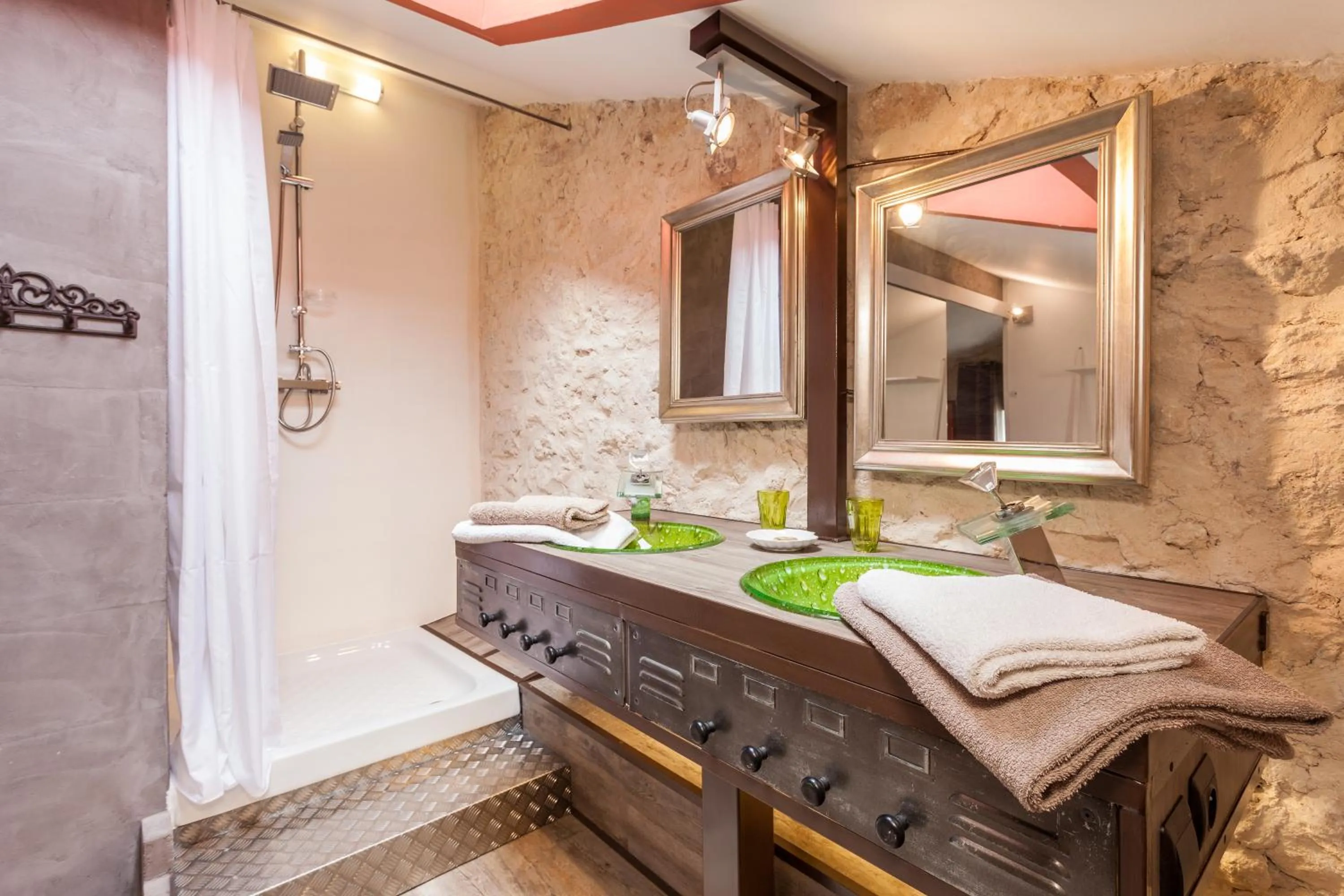 Bathroom in La Demeure du Pressoir