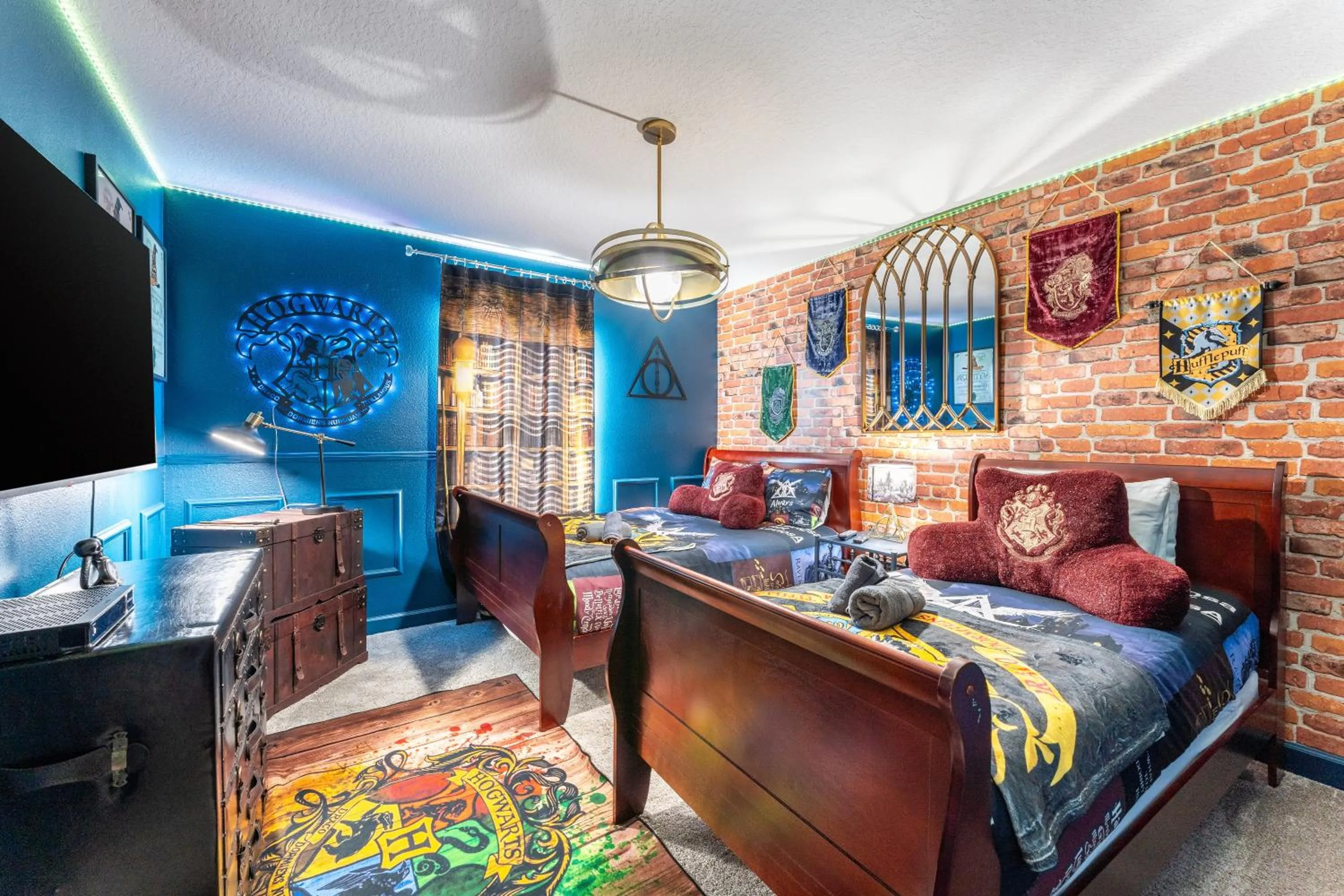 Bed in Family Retreat near Disney with Pool & Hot Tub!