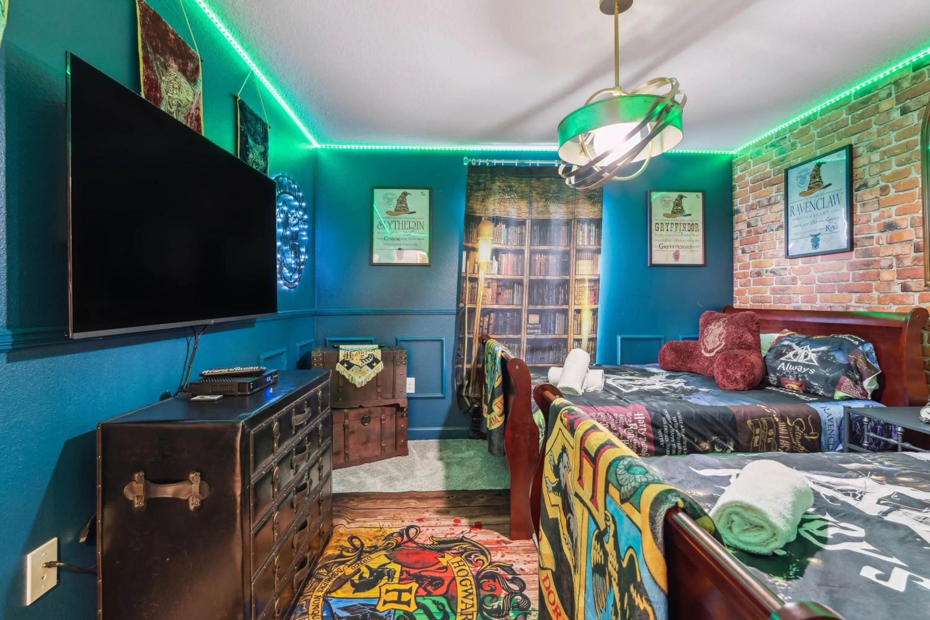Bed in Family Retreat near Disney with Pool & Hot Tub!