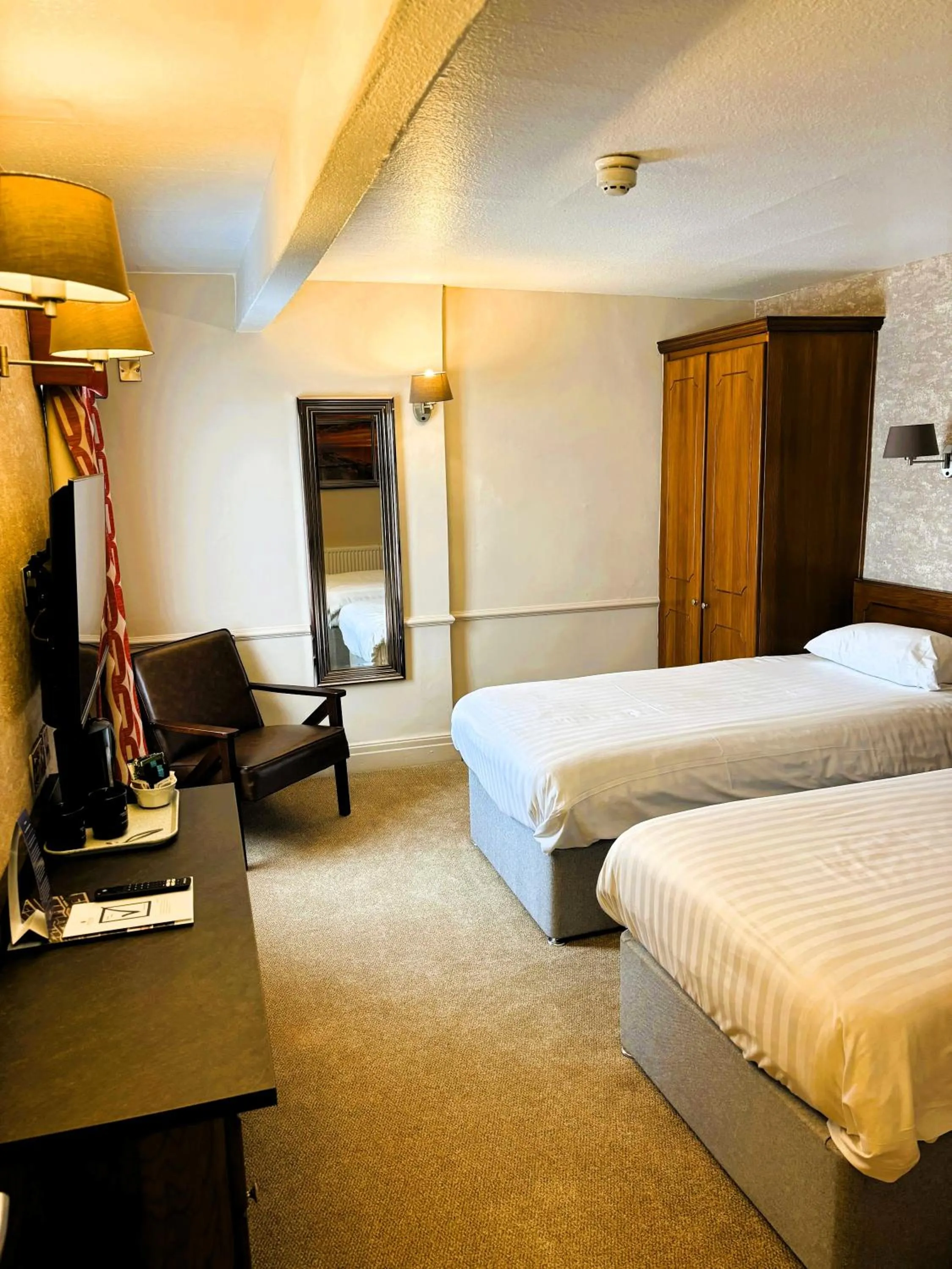 Bed in Claremont Hotel - All Inclusive!