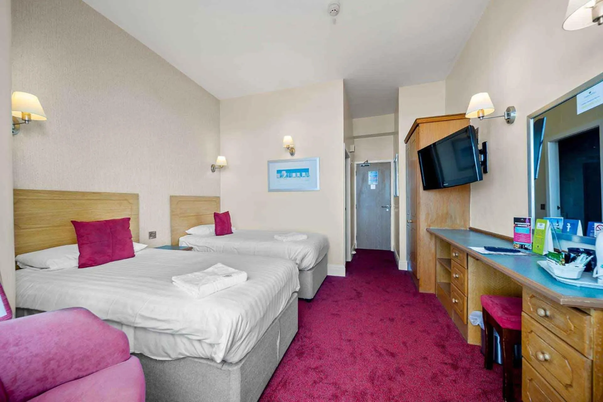 Bedroom, Bed in Claremont Hotel - All Inclusive!