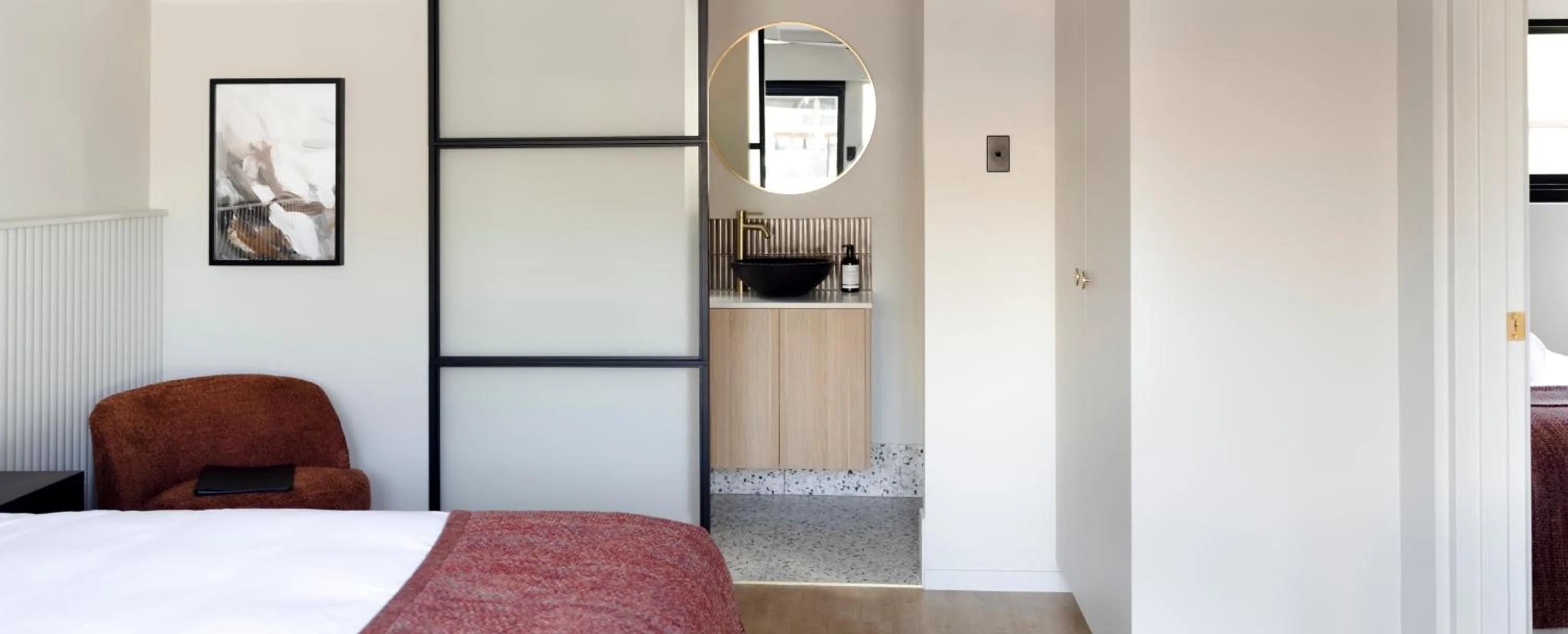 Bathroom, Bed in Motel Caloundra