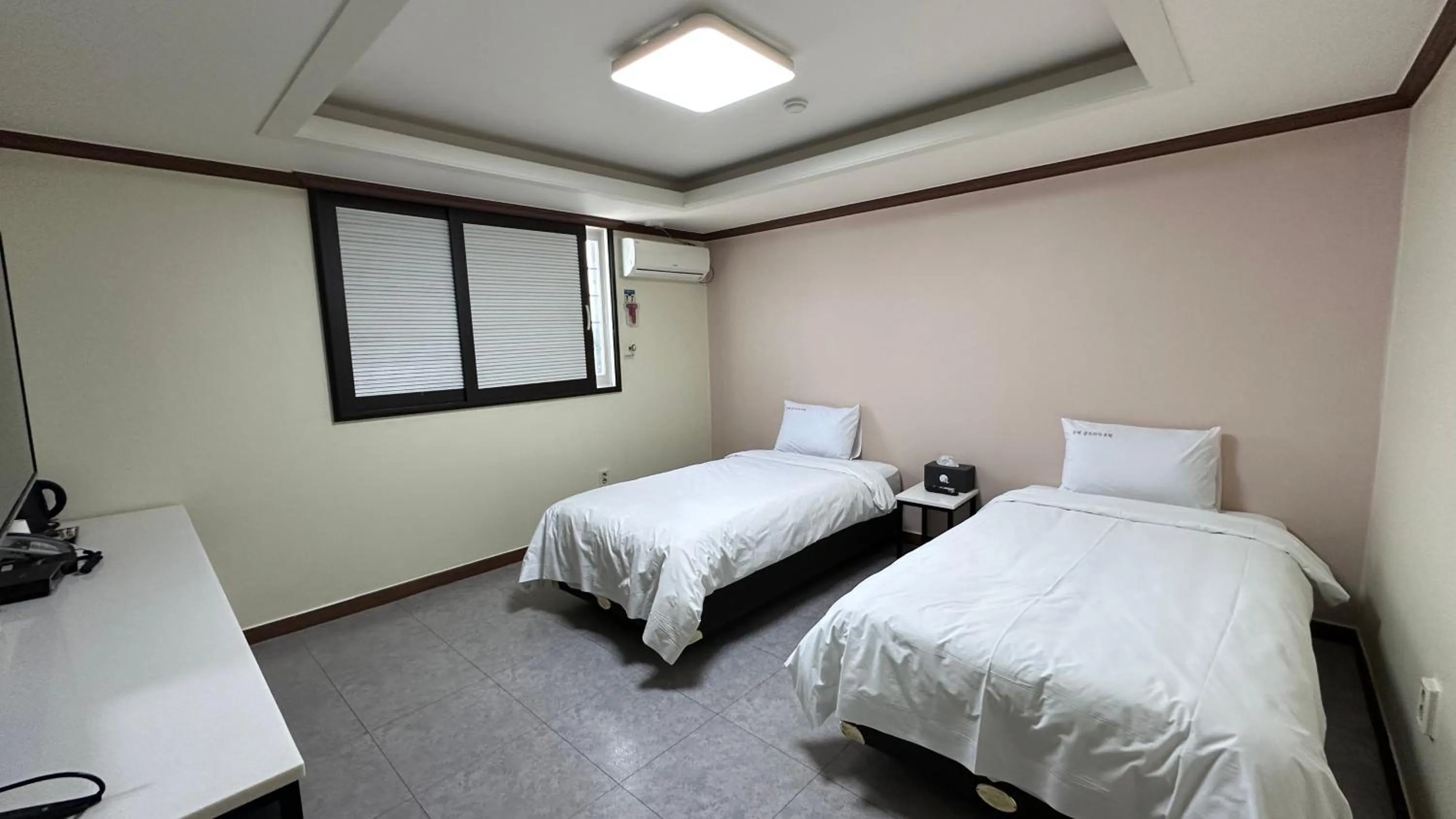 Standard Twin Room in Donghae Gloria Hotel