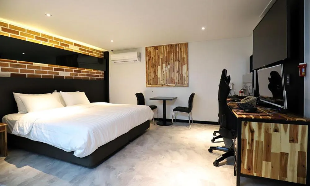 Photo of the whole room, Bed in Incheon Illuwa Hotel